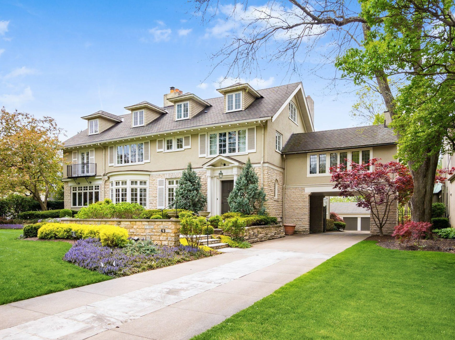 43 Preston Rd, Columbus, OH 43209-1652