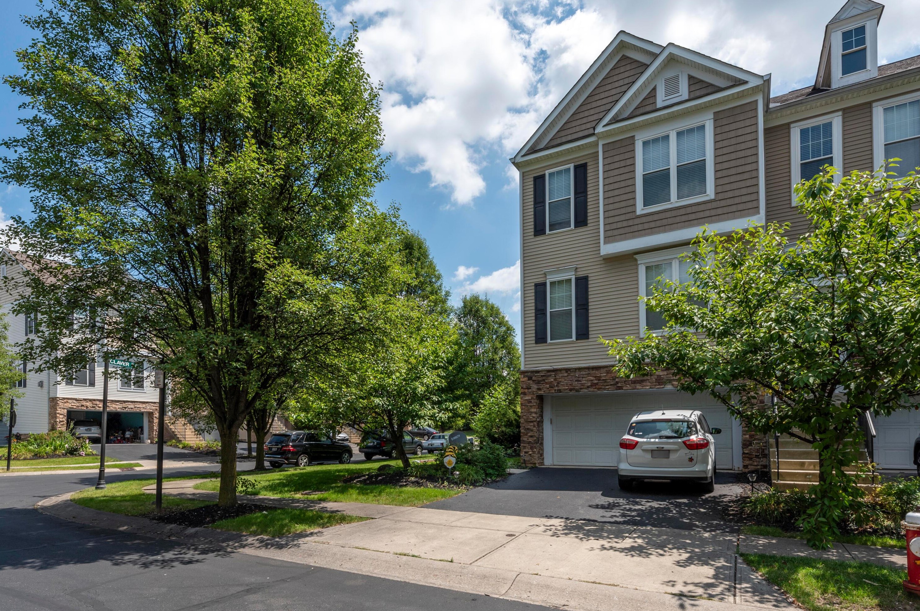 2844 Acarie Dr, Columbus OH  43219-6197 exterior