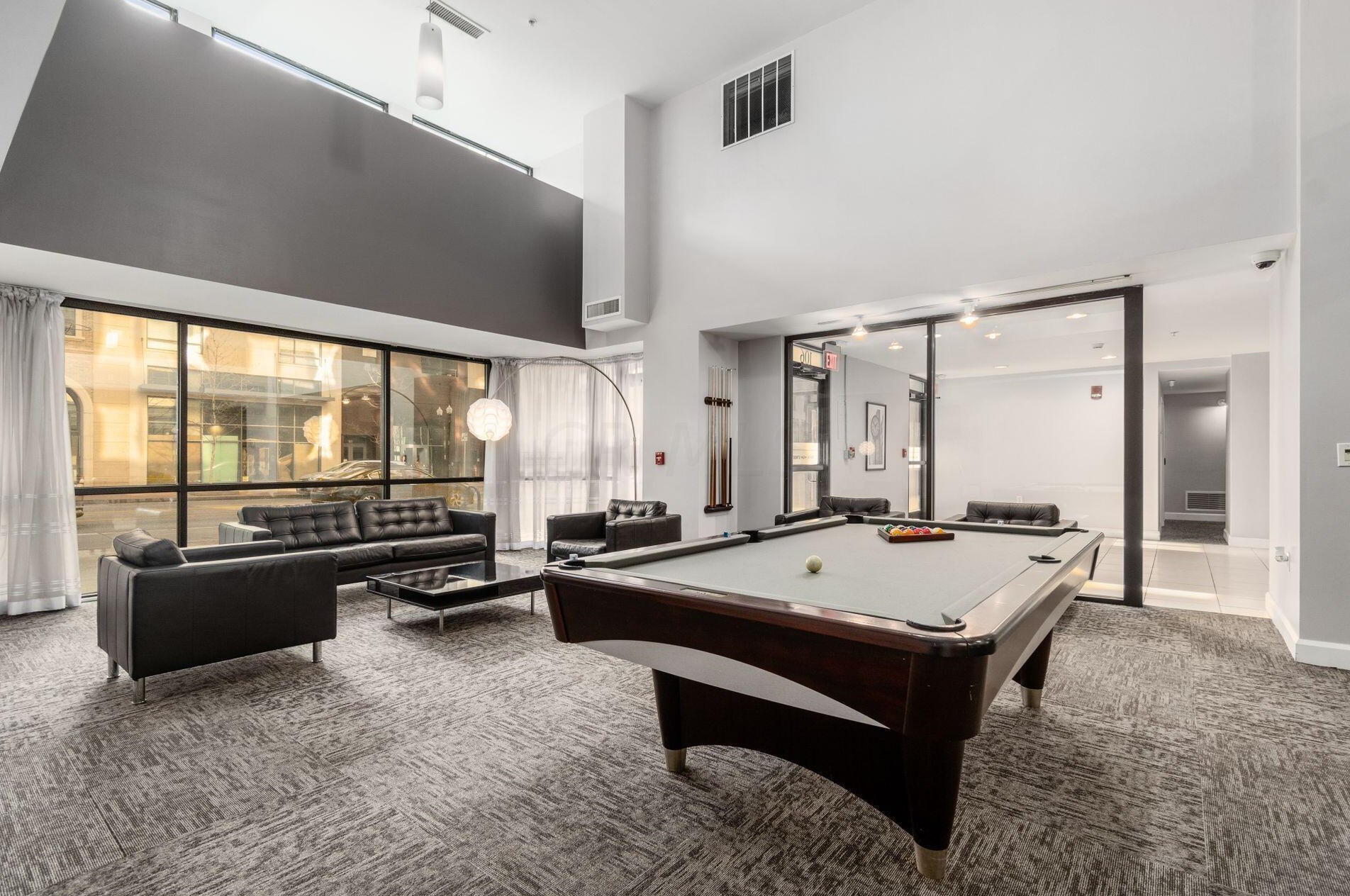 106 High St, Columbus OH  43230-3033 exterior