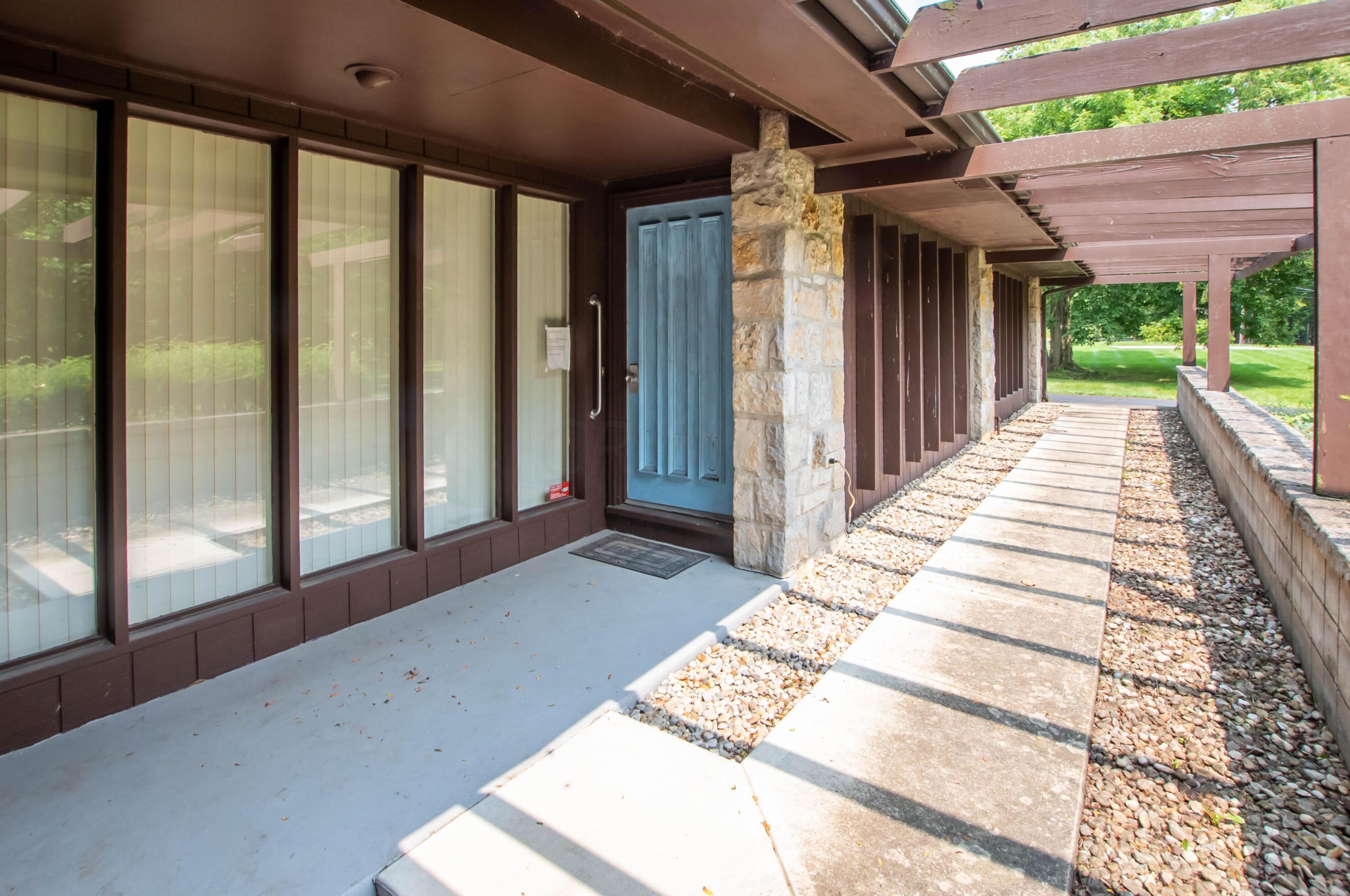 4376 Dublin Rd, Columbus OH 43221-5001 exterior