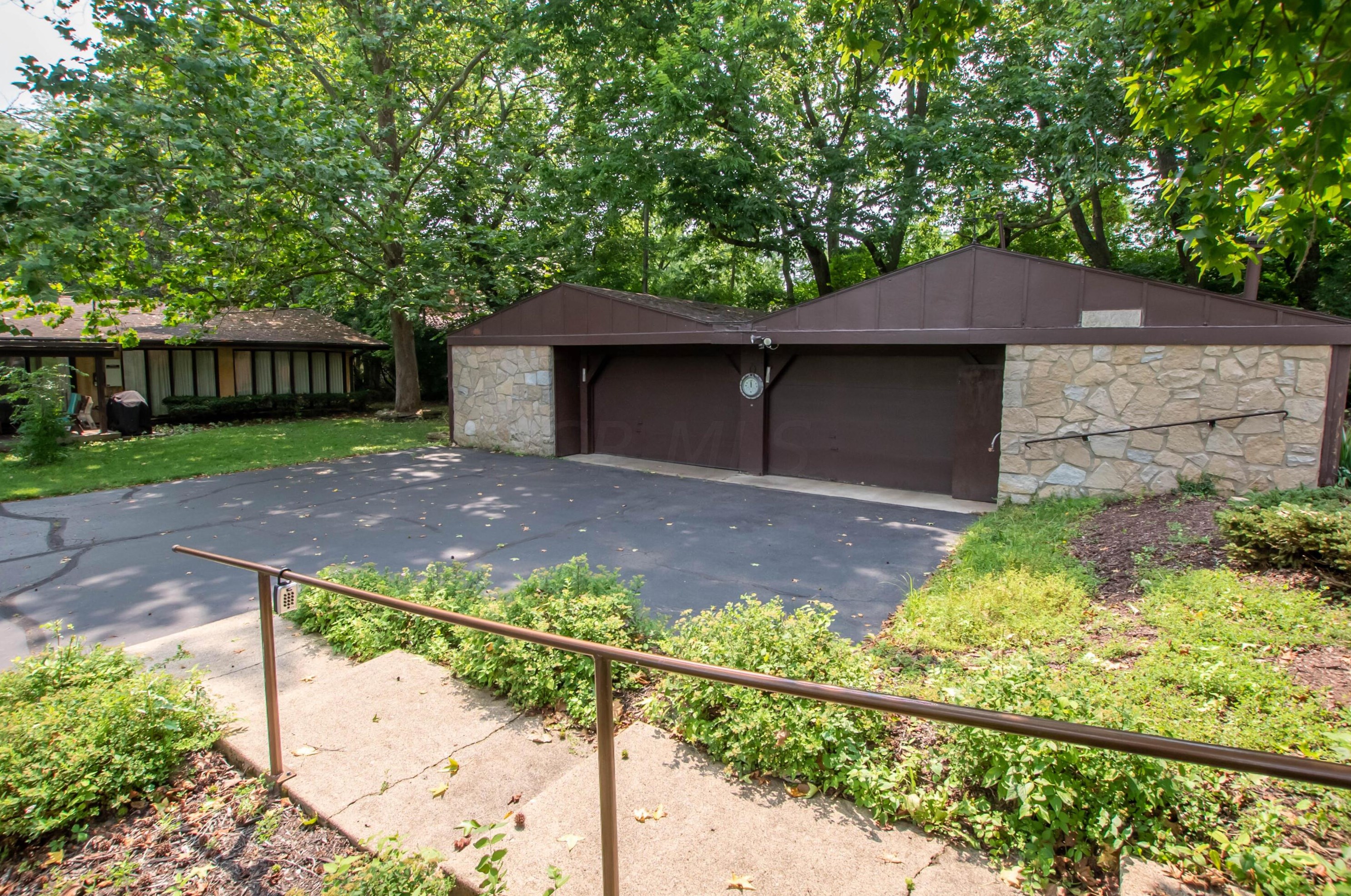 4376 Dublin Rd, Columbus OH 43221-5001 exterior