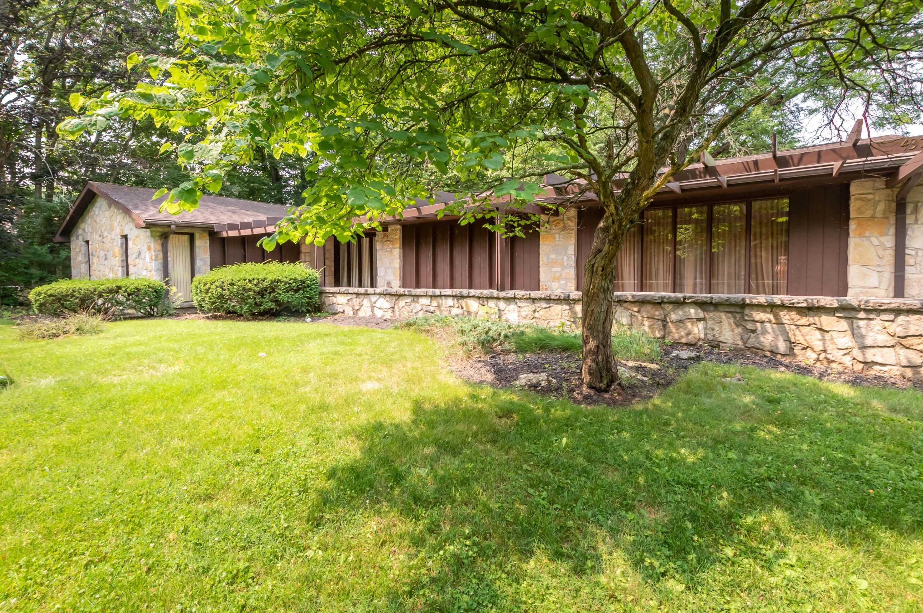 4376 Dublin Rd, Columbus, OH 43221-5001