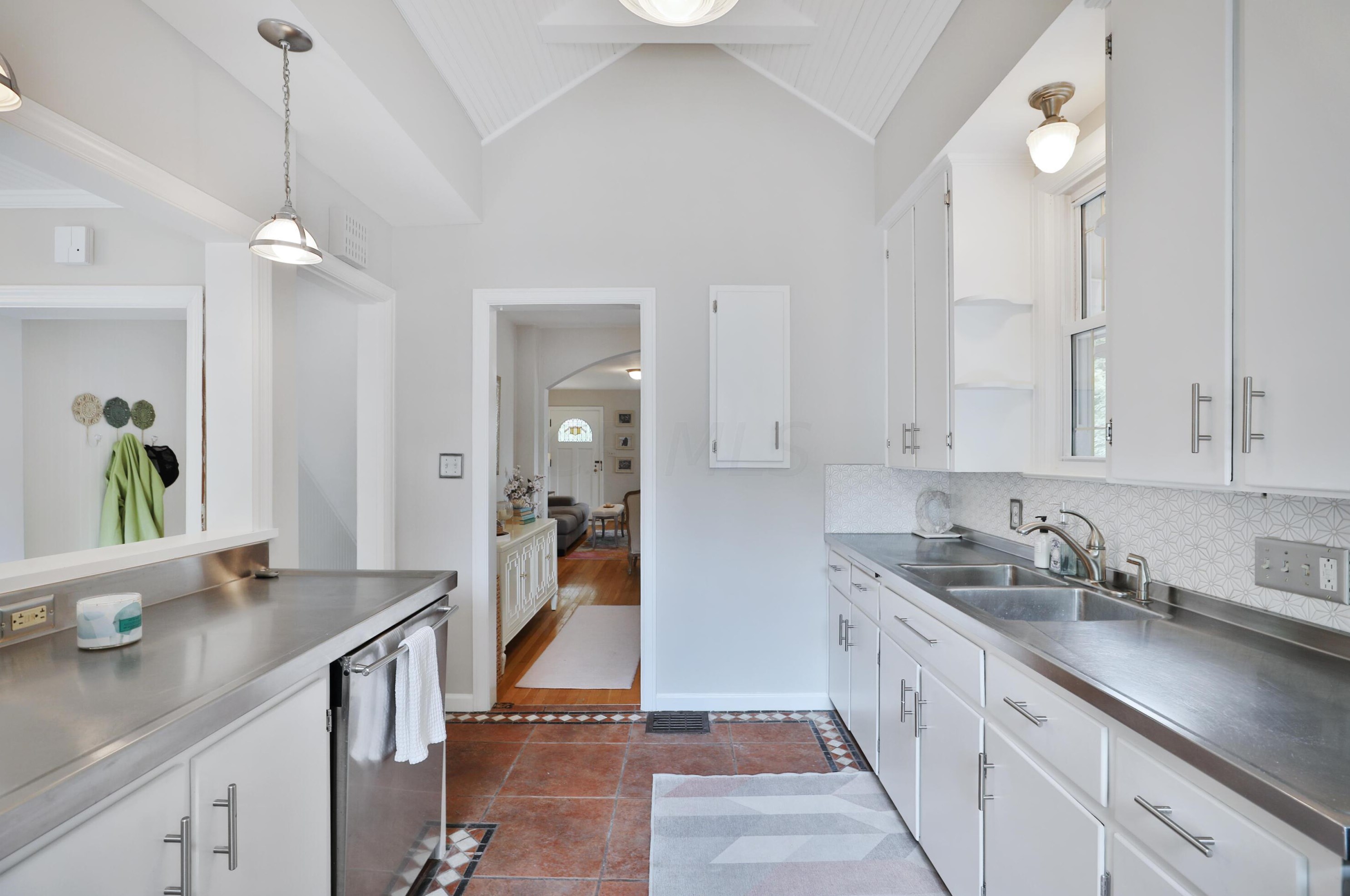 543 Richards Rd, Columbus OH 43214-3749 exterior