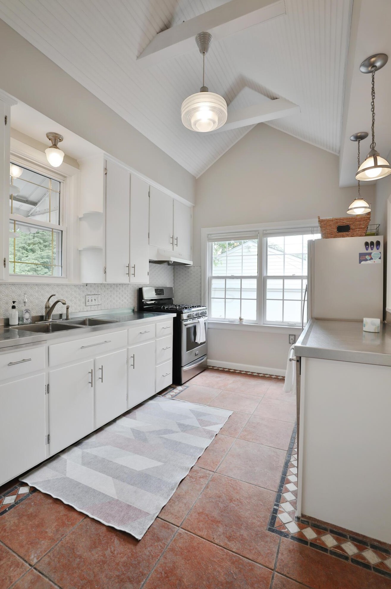 543 Richards Rd, Columbus OH 43214-3749 exterior