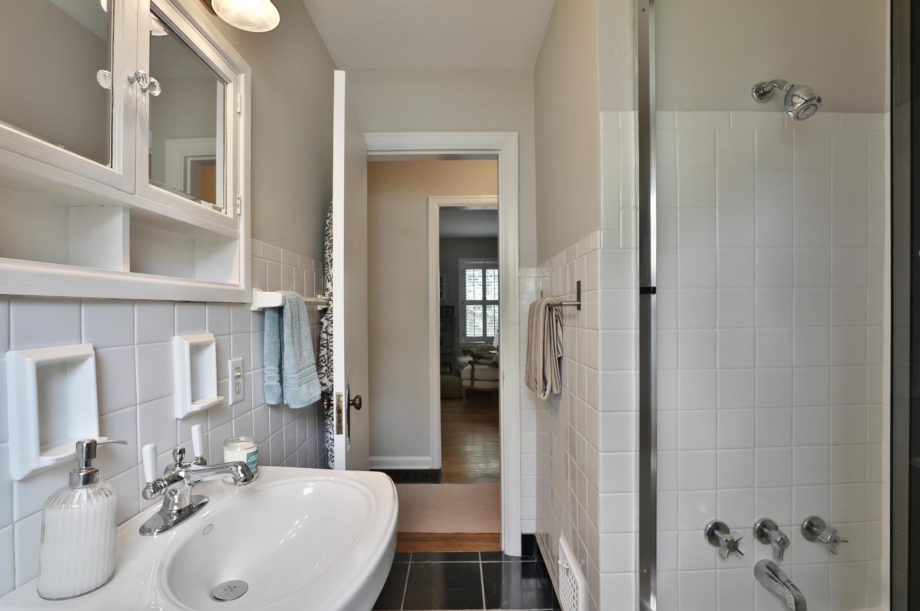 543 Richards Rd, Columbus OH 43214-3749 exterior