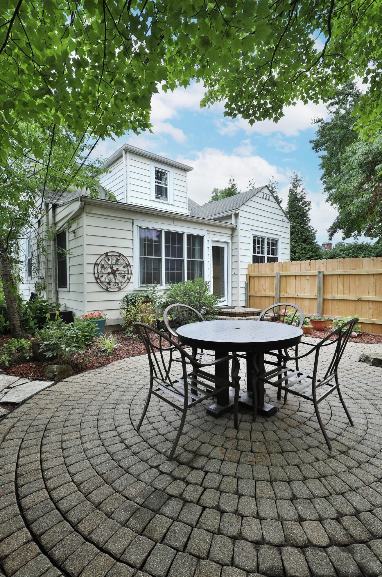 543 Richards Rd, Columbus OH 43214-3749 exterior