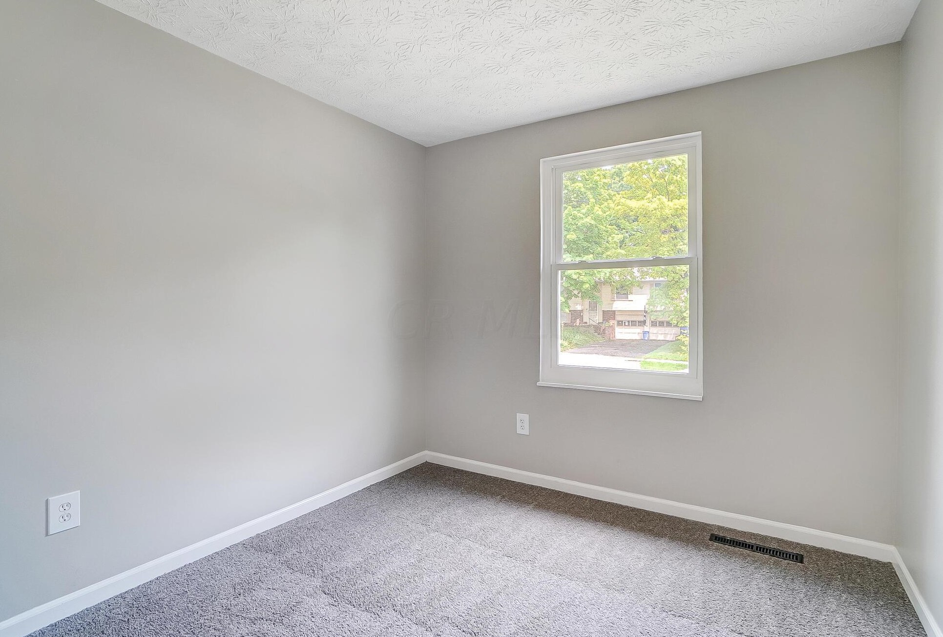 3137 Sandridge Ave, Columbus OH 43224-1847 exterior