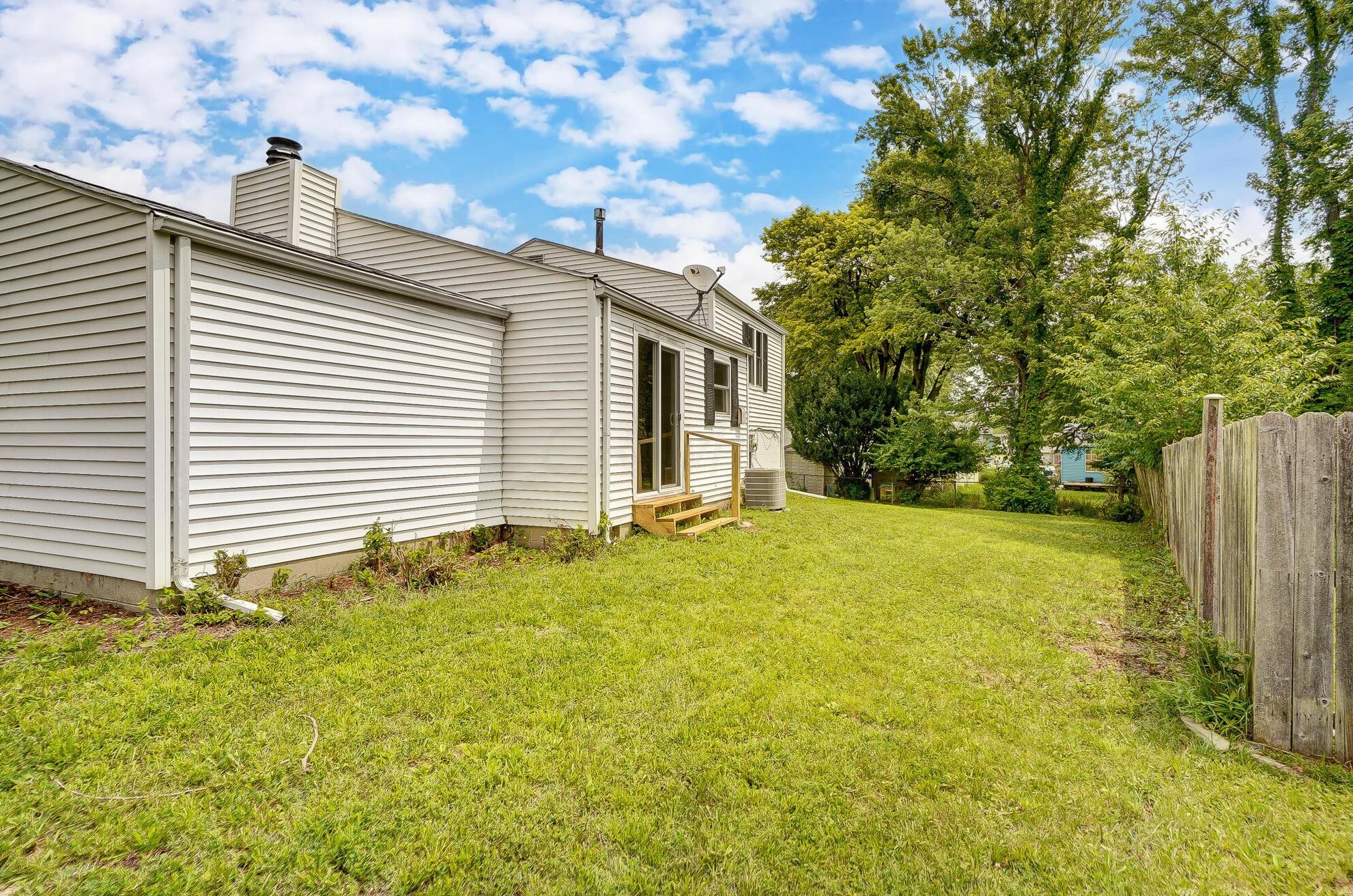 3137 Sandridge Ave, Columbus OH 43224-1847 exterior