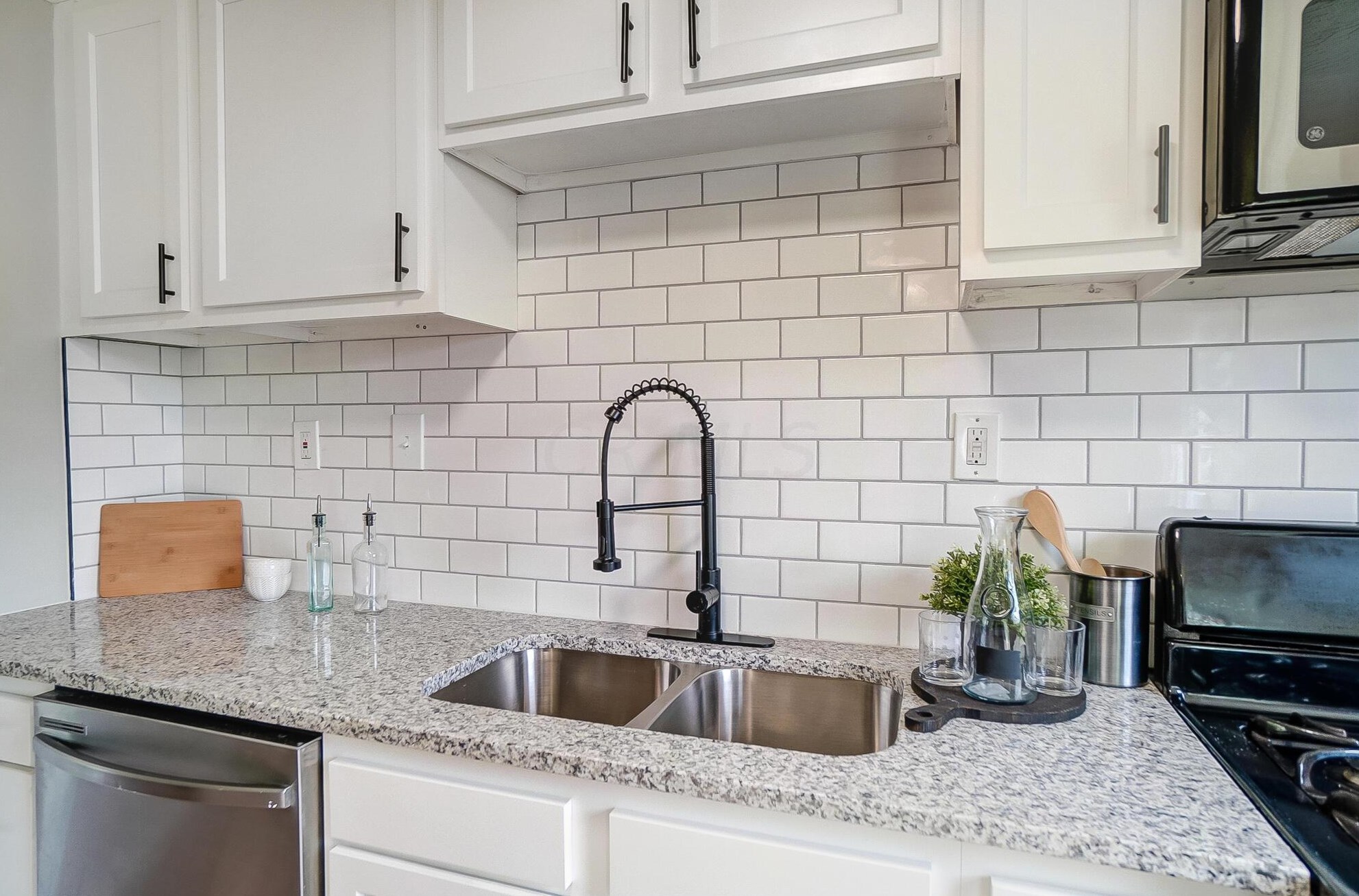 3137 Sandridge Ave, Columbus OH 43224-1847 exterior