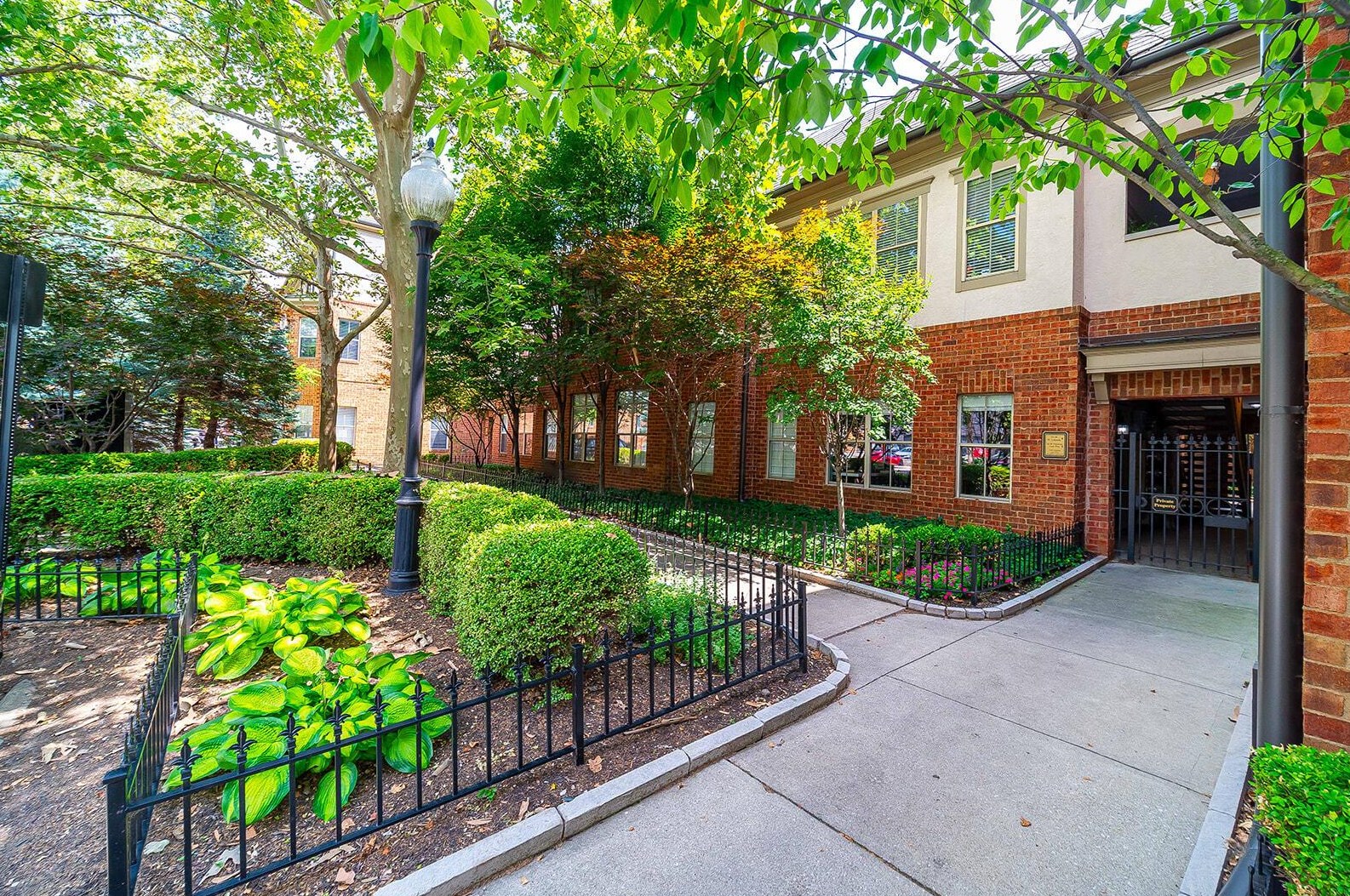 41 Lincoln St, Columbus, OH 43215-1672