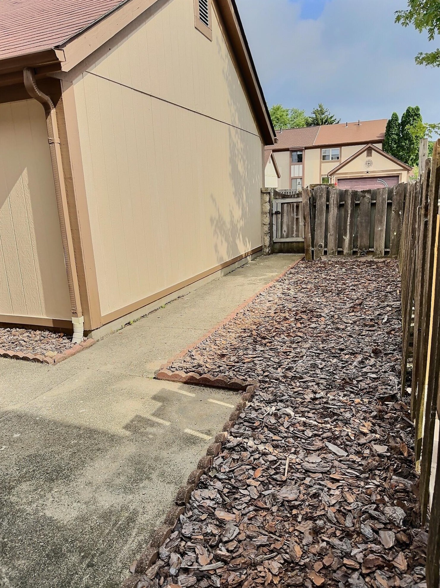 875 Tamara Dr, Columbus, OH 43230-3273