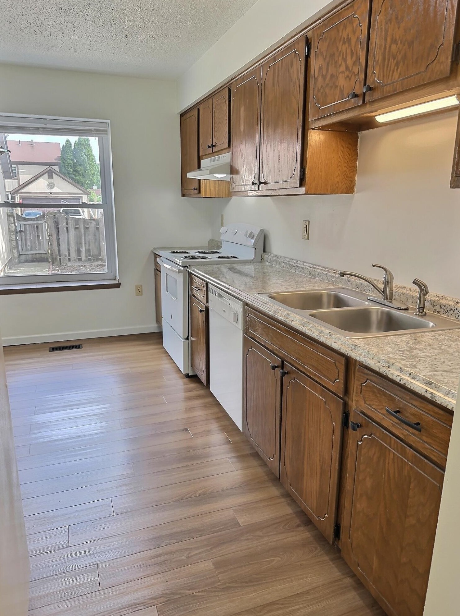 875 Tamara Dr, Columbus OH 43230-3273 exterior