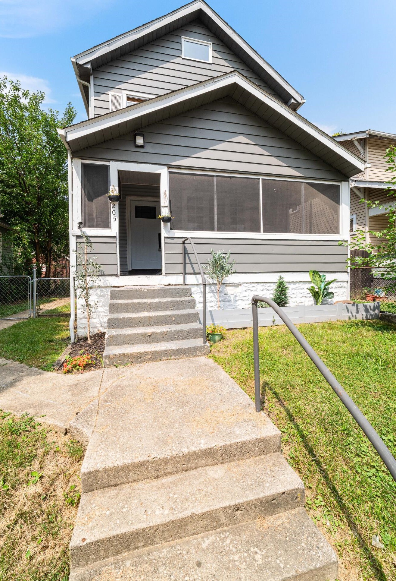 205 Oakley Ave, Columbus OH  43204-3218 exterior