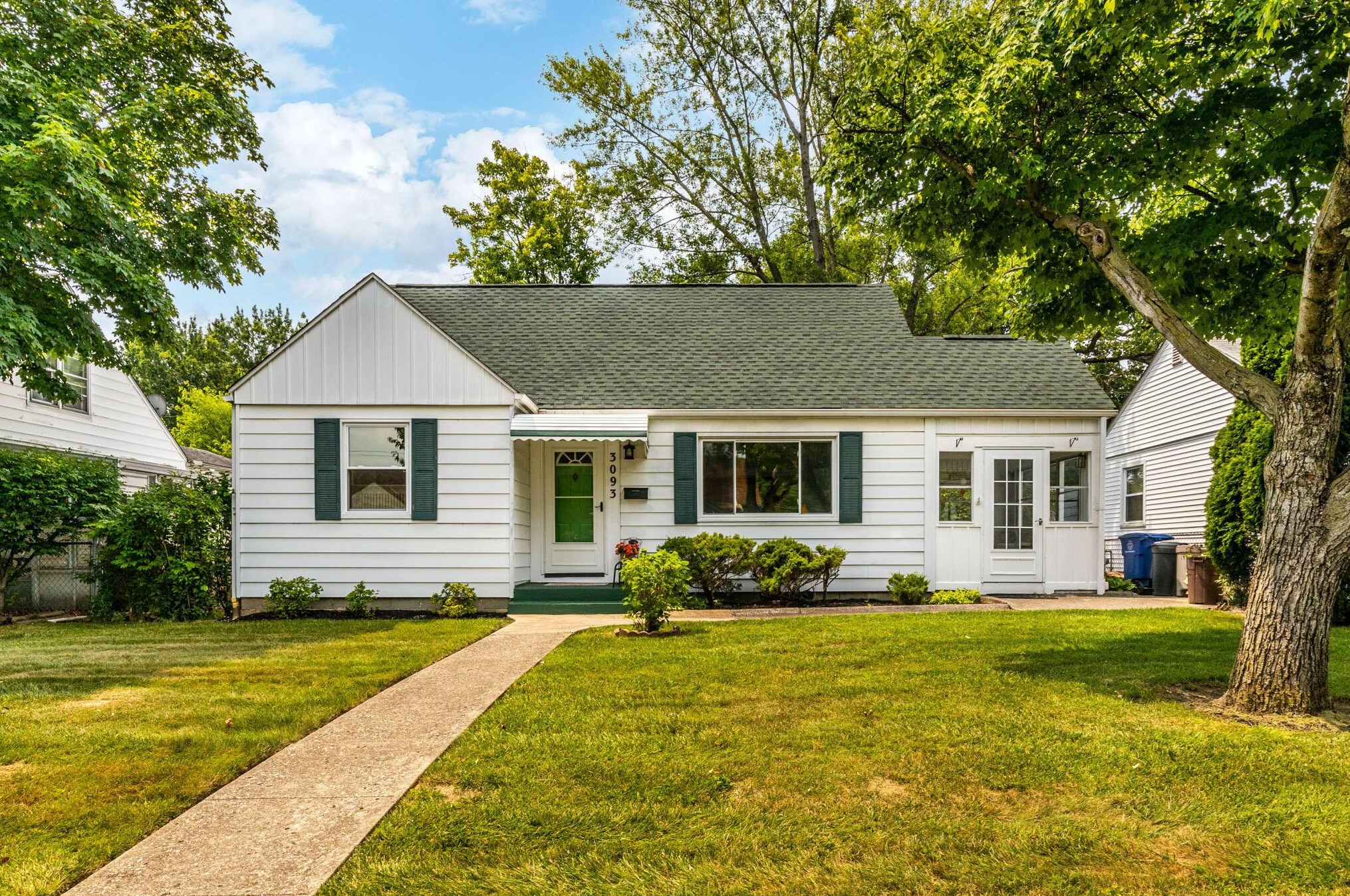 3093 Oaklawn St, Columbus, OH 43224-4356