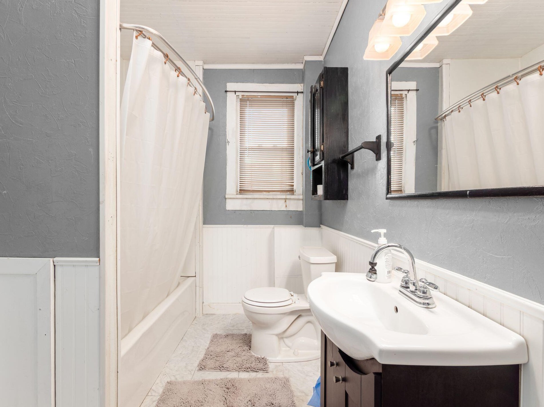 100 Colton Rd, Columbus OH 43207-3840 exterior