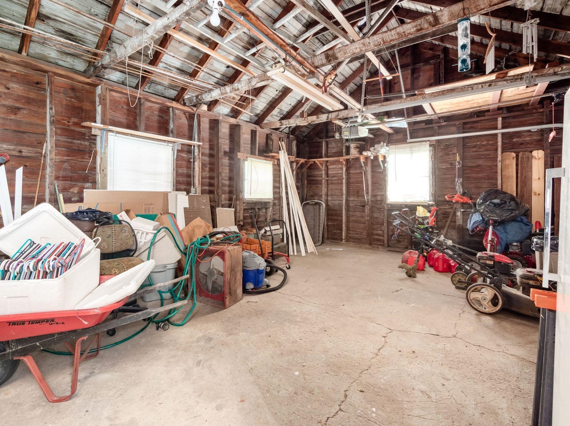 100 Colton Rd, Columbus OH 43207-3840 exterior