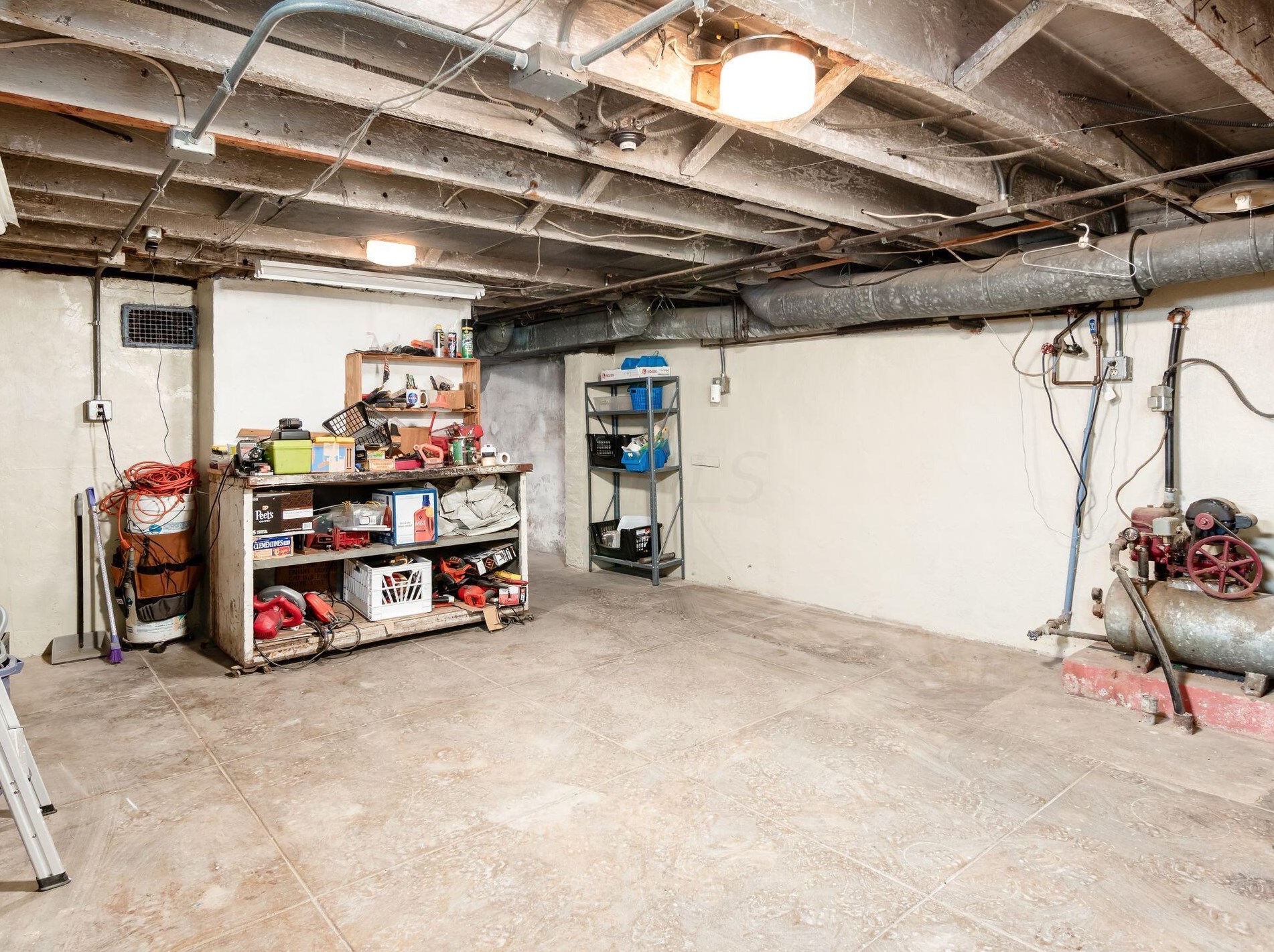 100 Colton Rd, Columbus OH 43207-3840 exterior