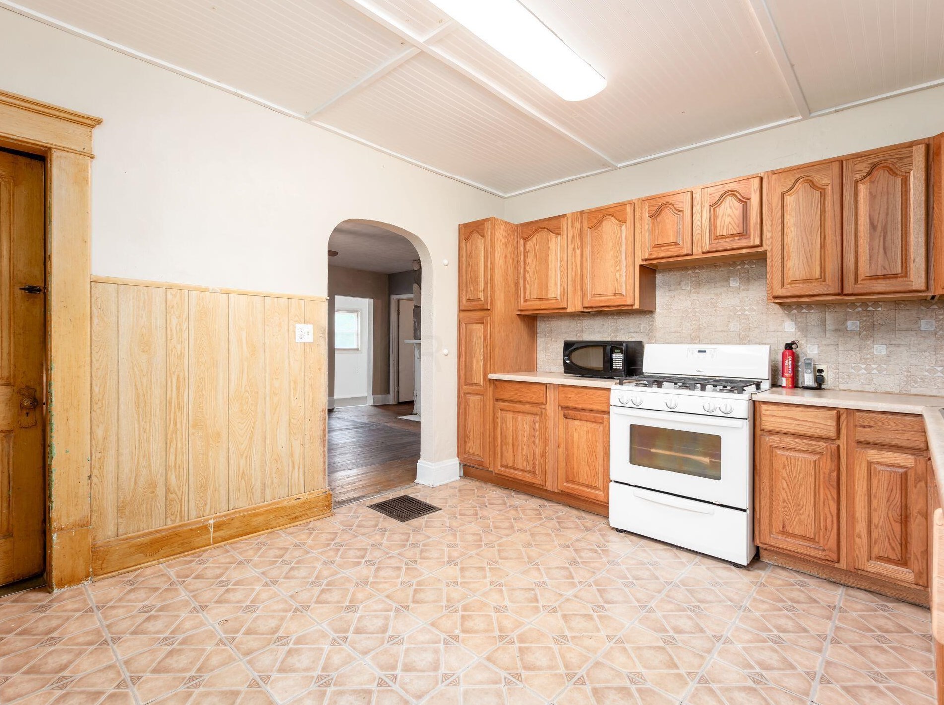 100 Colton Rd, Columbus OH 43207-3840 exterior