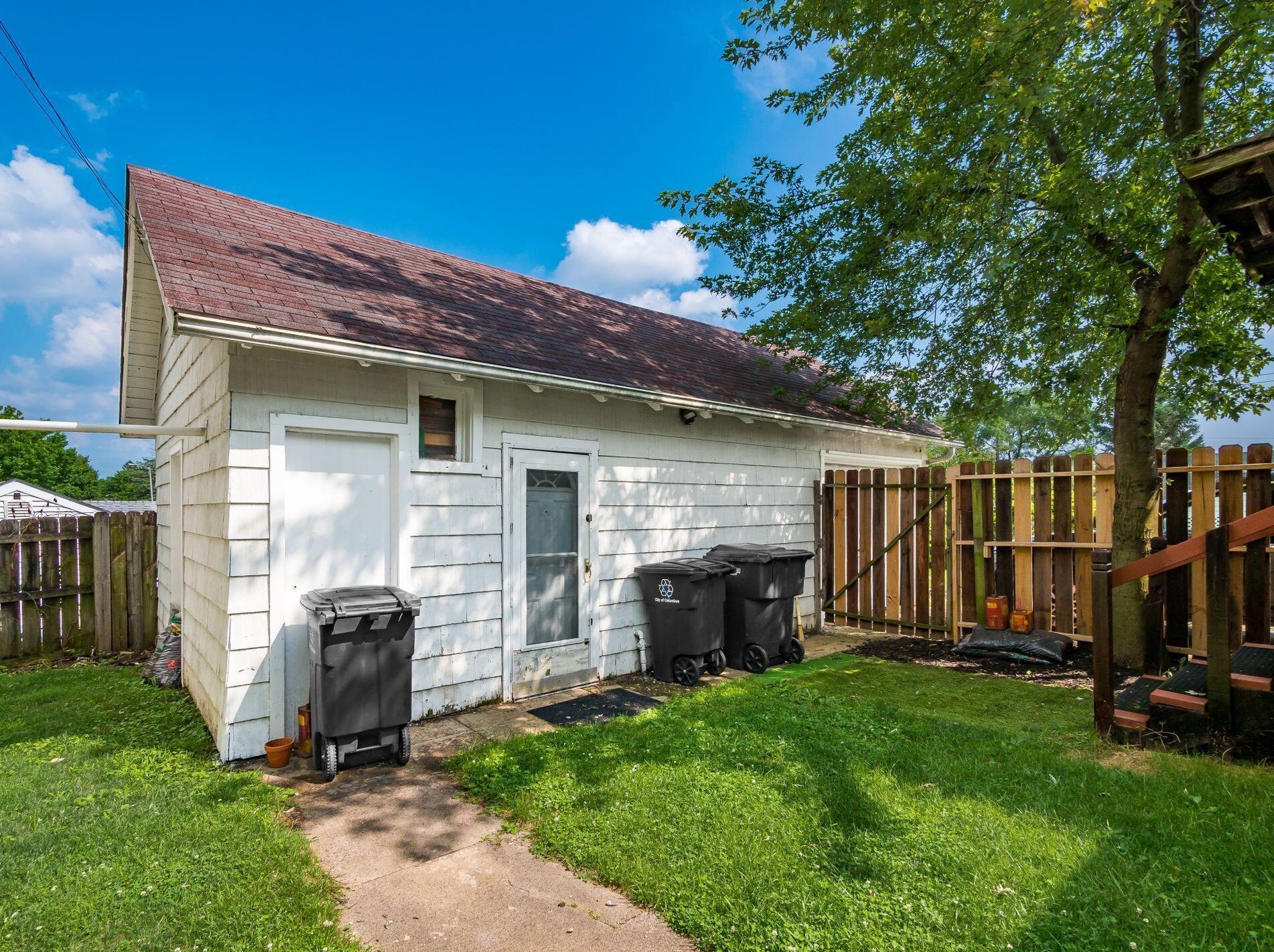 100 Colton Rd, Columbus OH 43207-3840 exterior