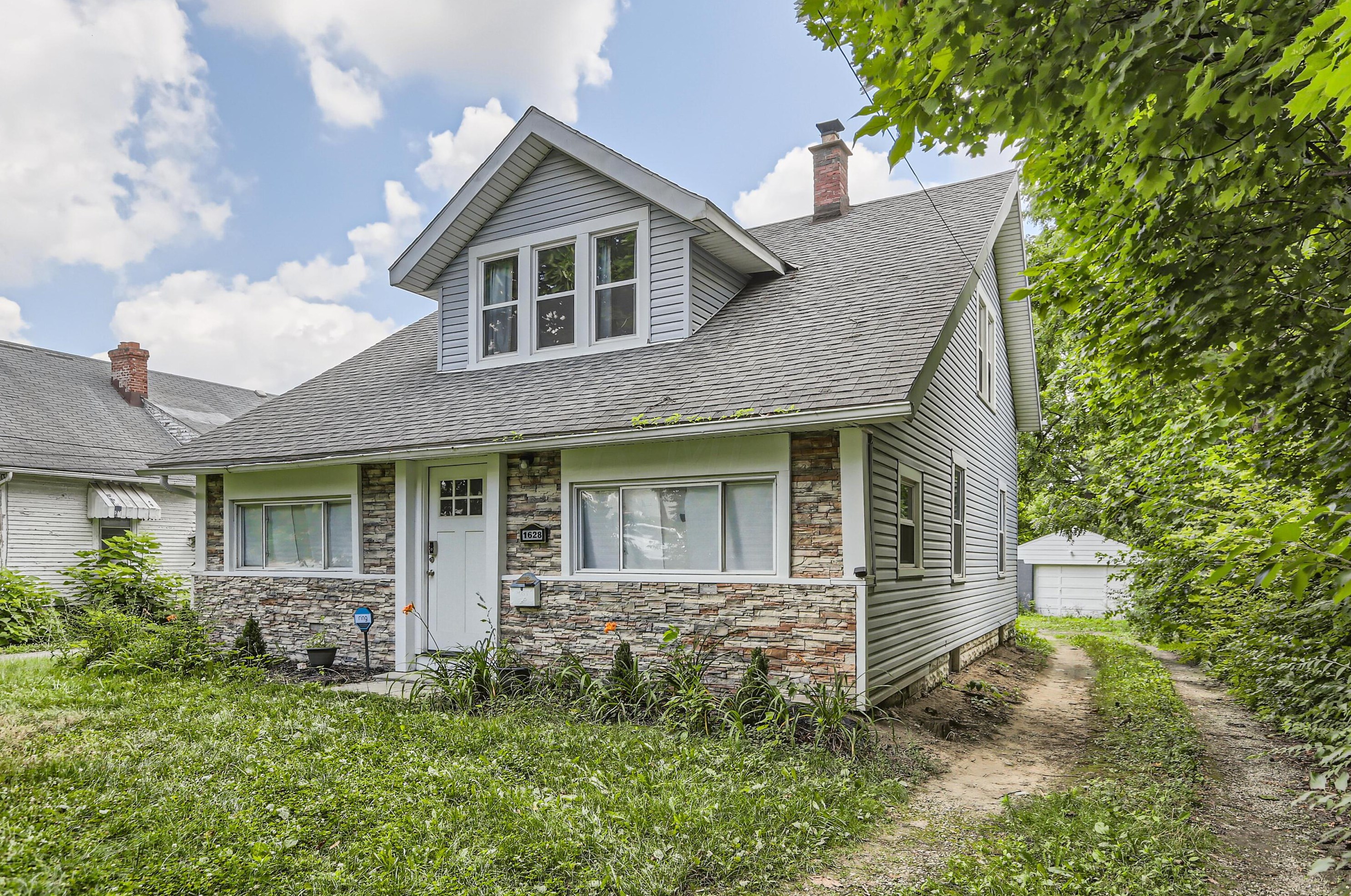 1628 Harrisburg Pike, Columbus OH  43223-3614 exterior