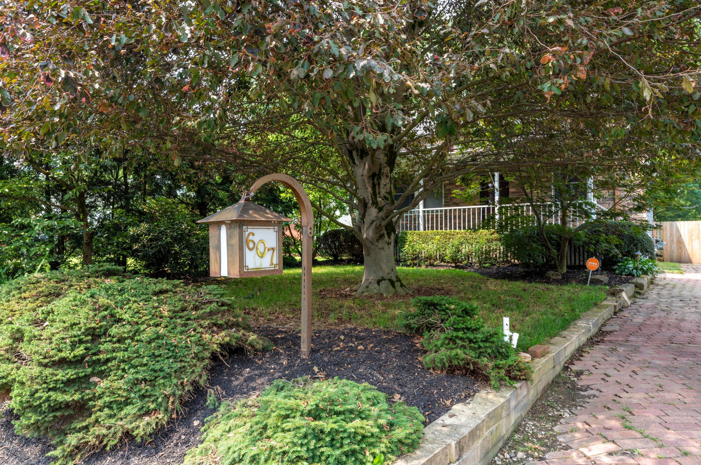 607 Robinwood Ave, Columbus, OH 43213-1756