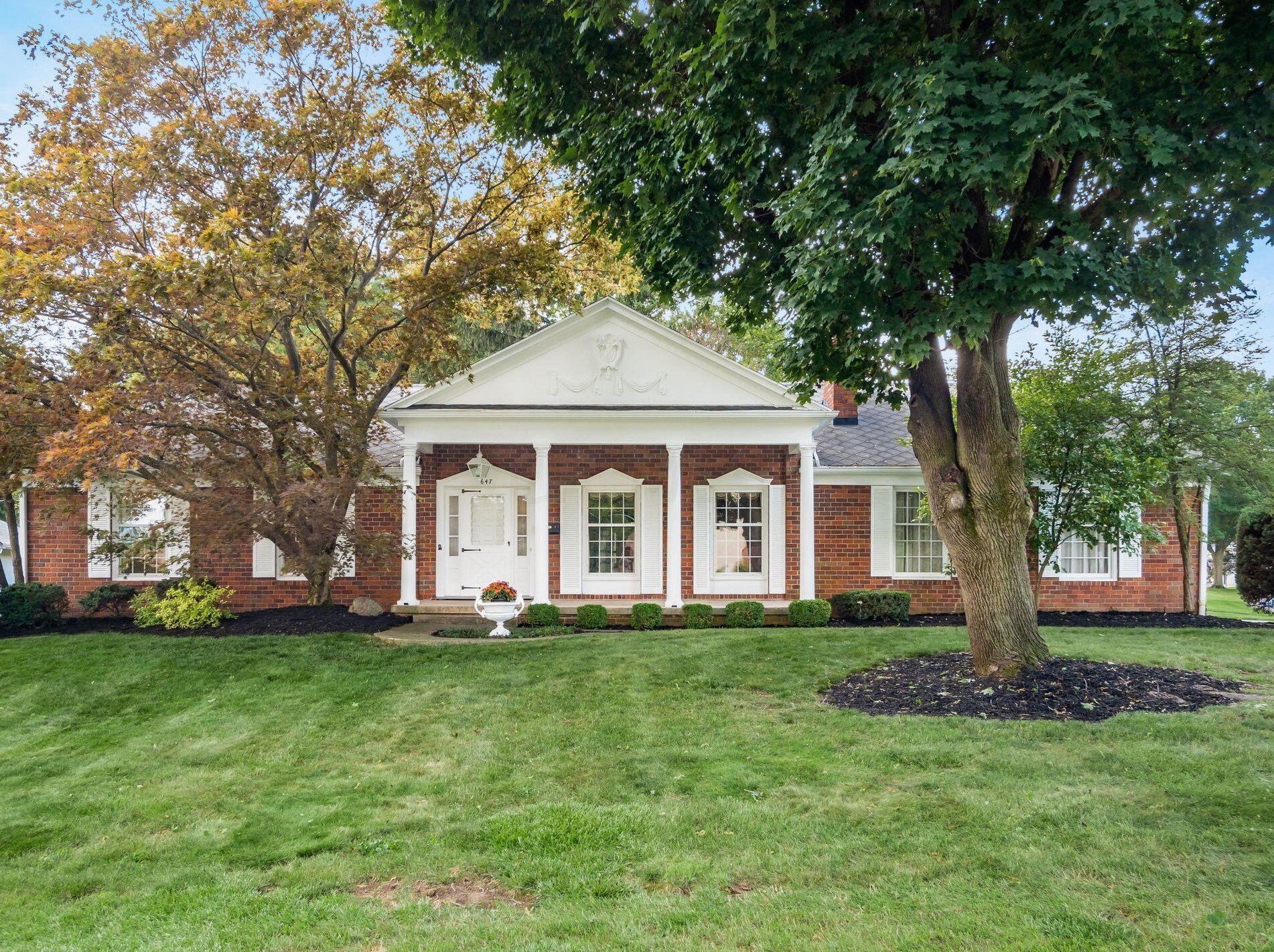 647 Lummisford Ln, Columbus, OH 43214-2409