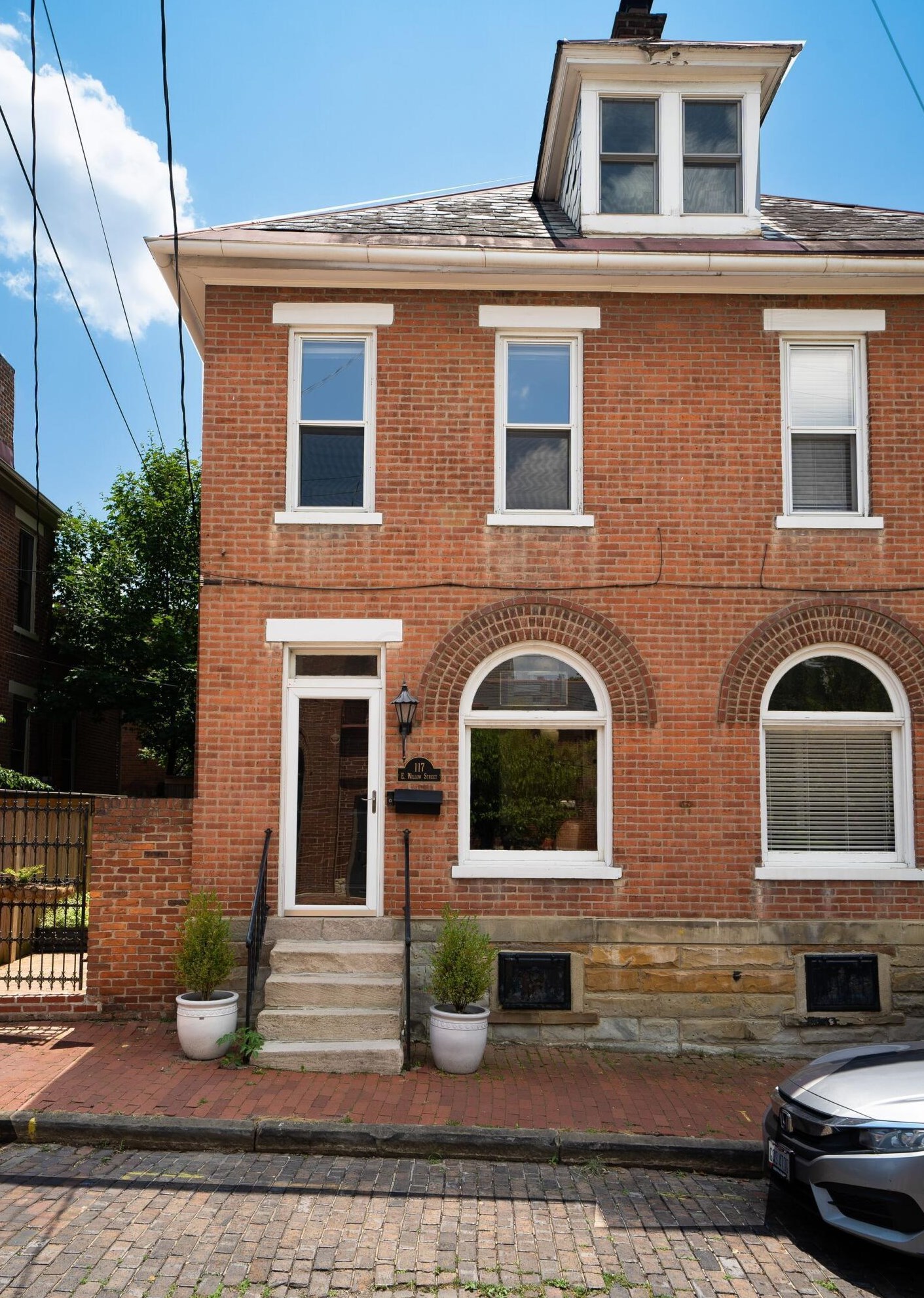 117 Willow St, Columbus, OH 43206-1145