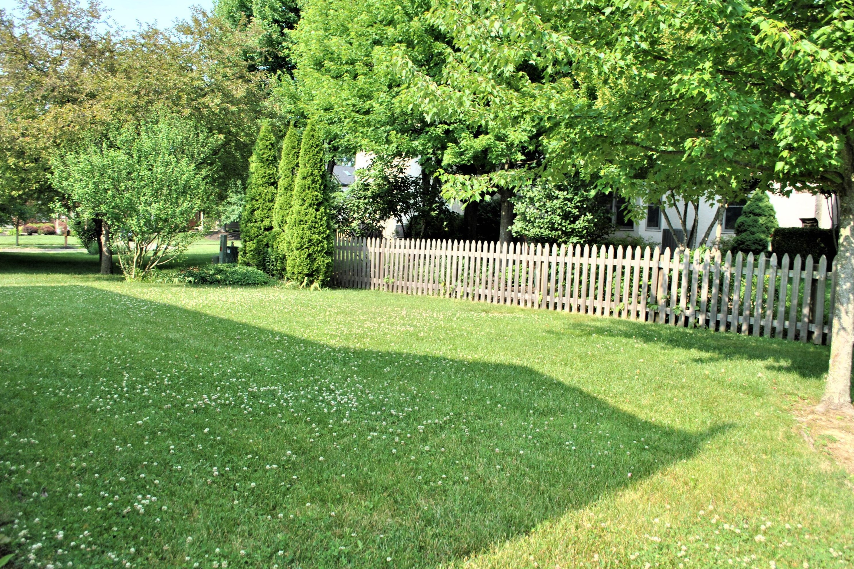 476 Maplebrooke Dr, Westerville, OH 43082-8621