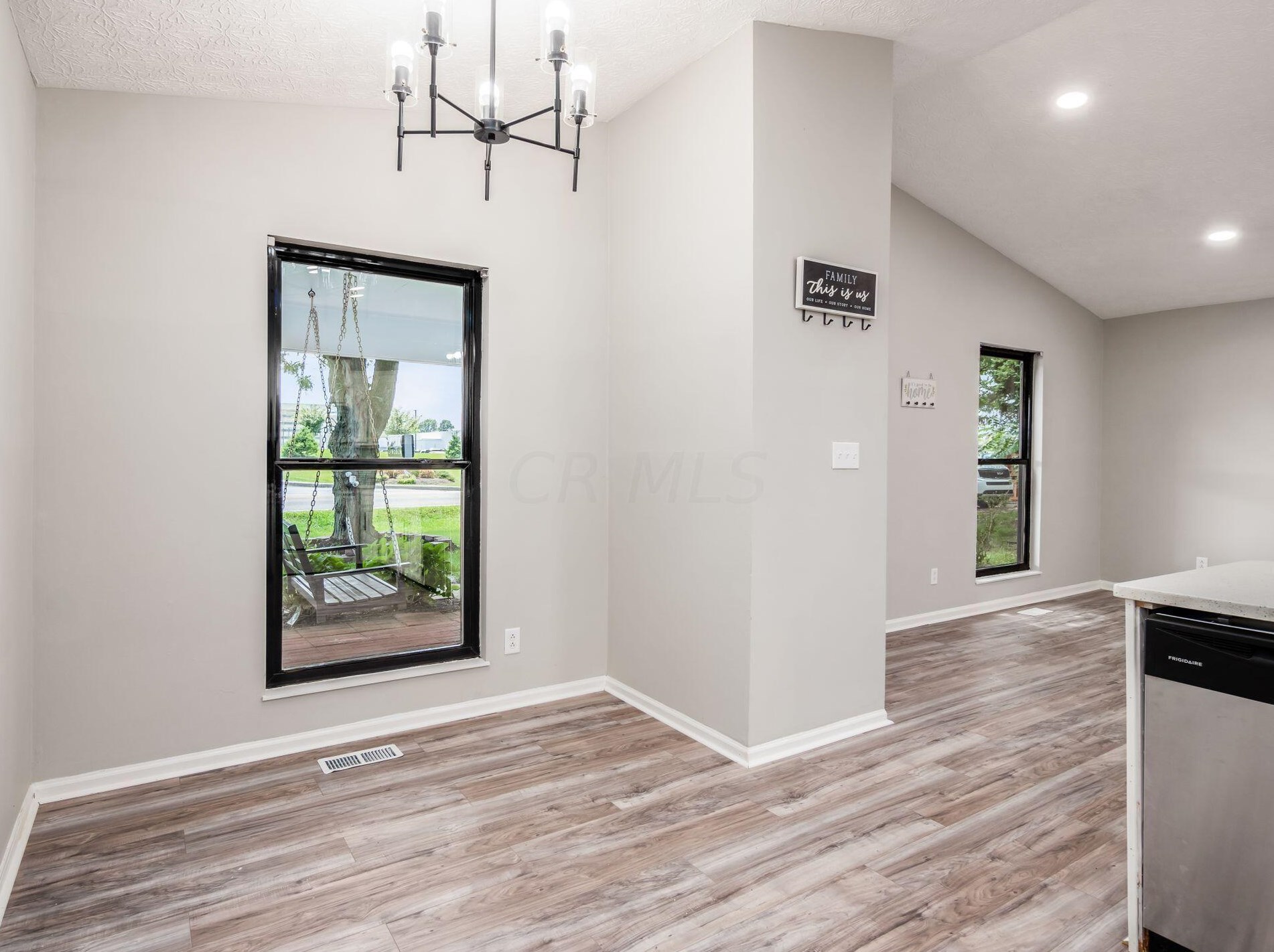 2452 Billingsley Rd, Columbus OH 43235-1922 exterior