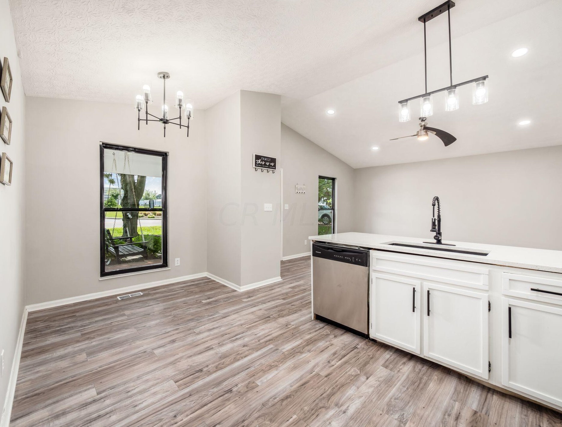 2452 Billingsley Rd, Columbus OH 43235-1922 exterior