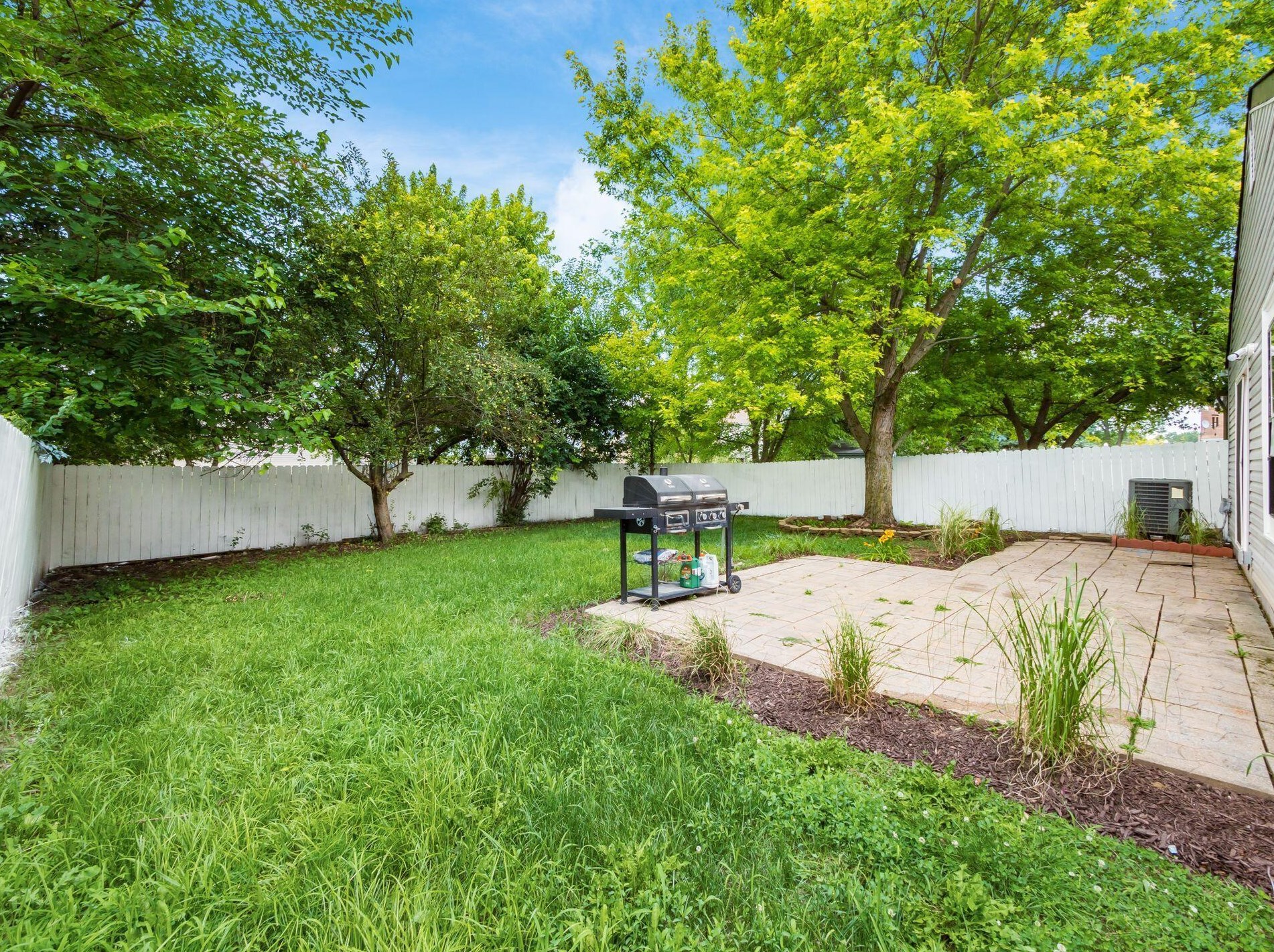 2452 Billingsley Rd, Columbus OH 43235-1922 exterior