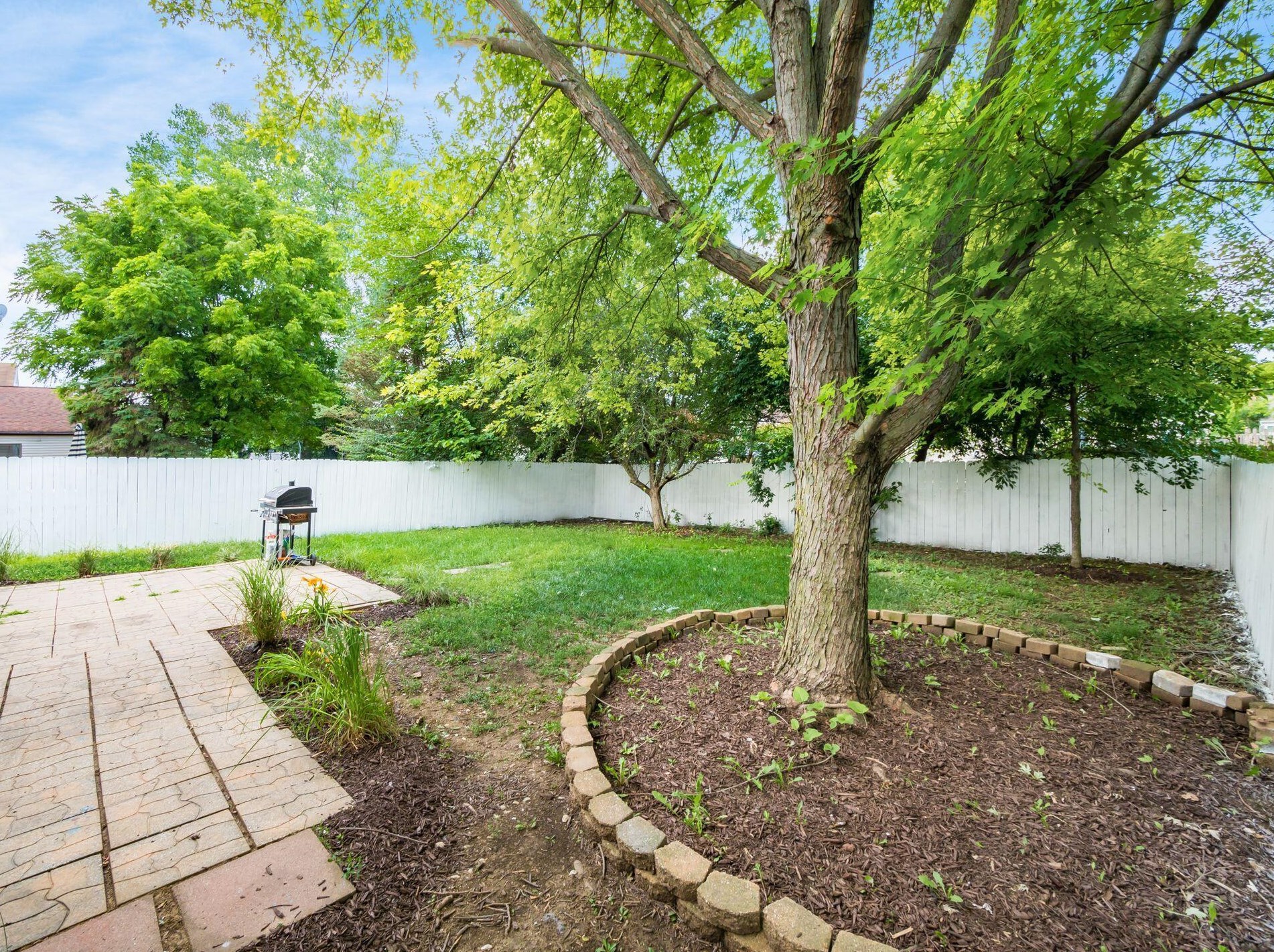 2452 Billingsley Rd, Columbus OH 43235-1922 exterior