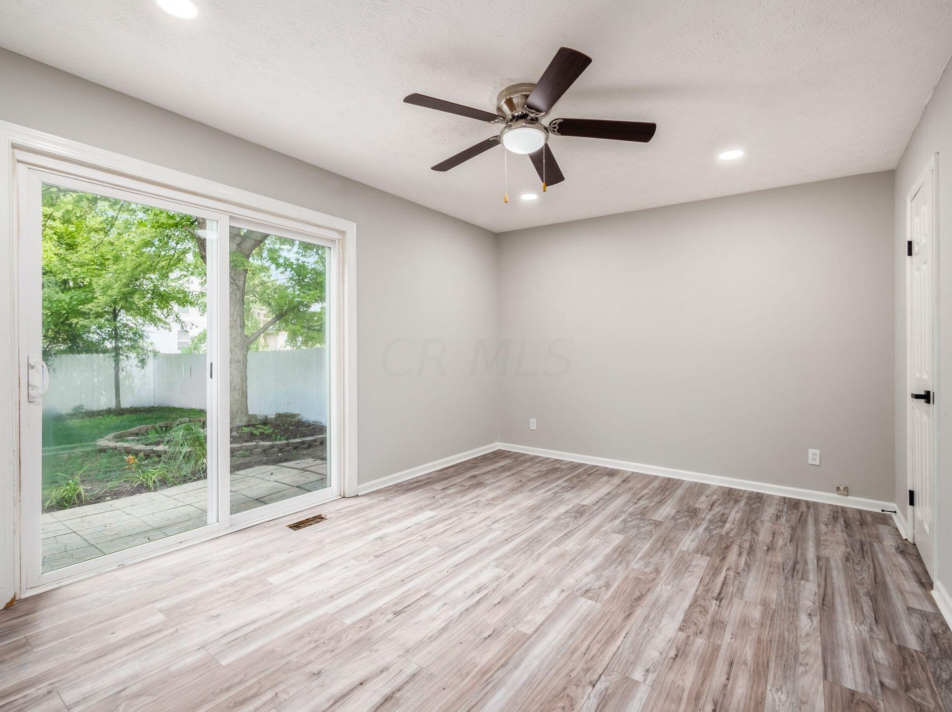 2452 Billingsley Rd, Columbus OH 43235-1922 exterior