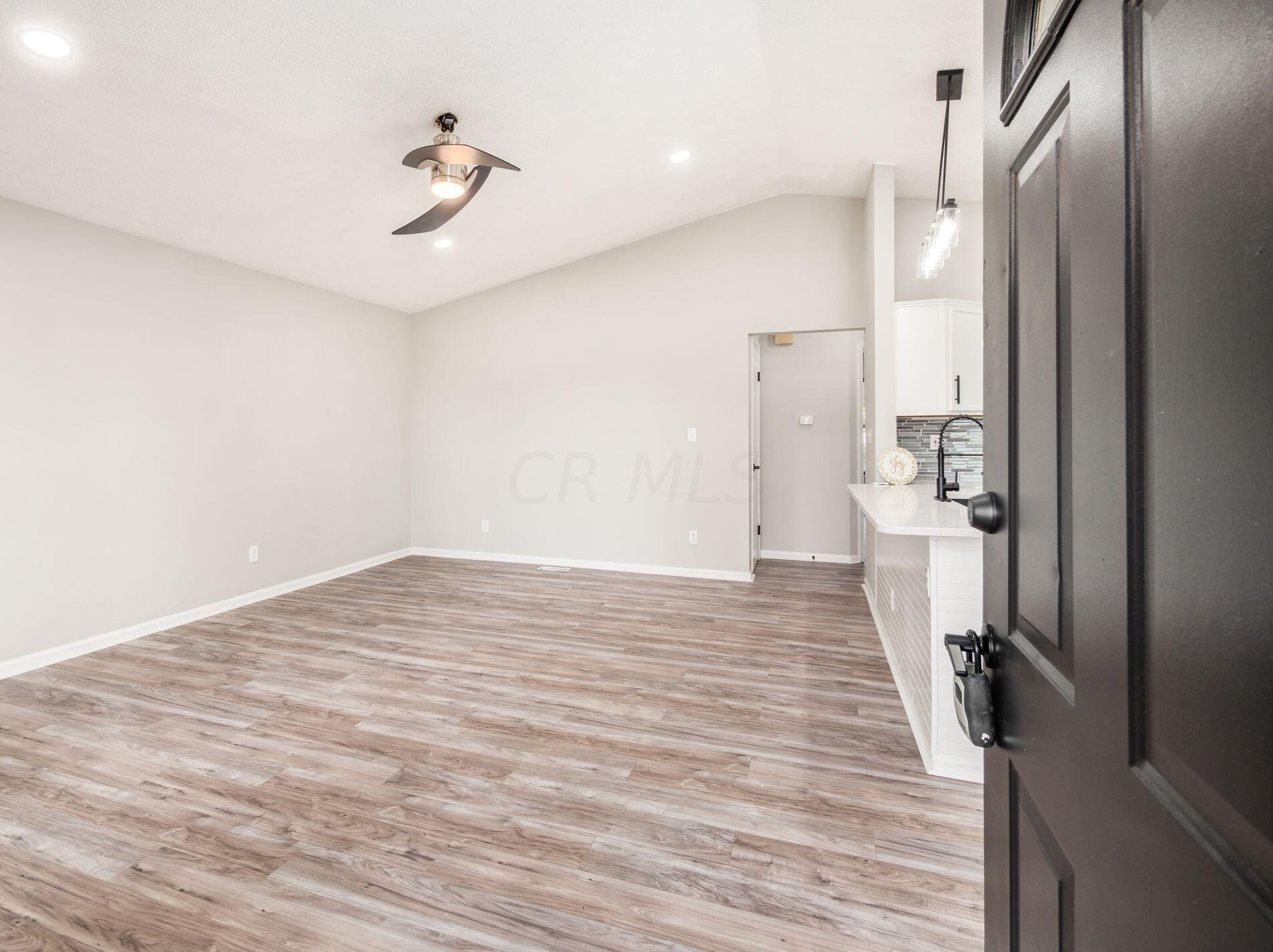 2452 Billingsley Rd, Columbus OH 43235-1922 exterior