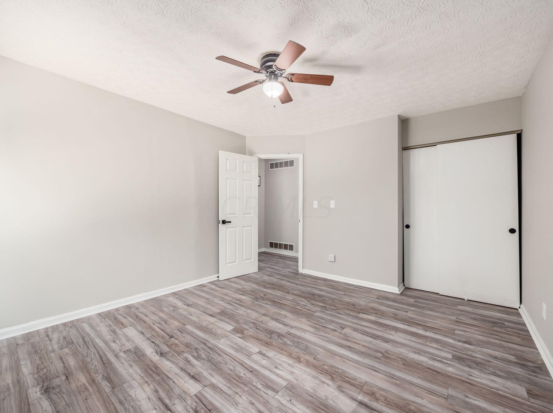 2452 Billingsley Rd, Columbus OH 43235-1922 exterior