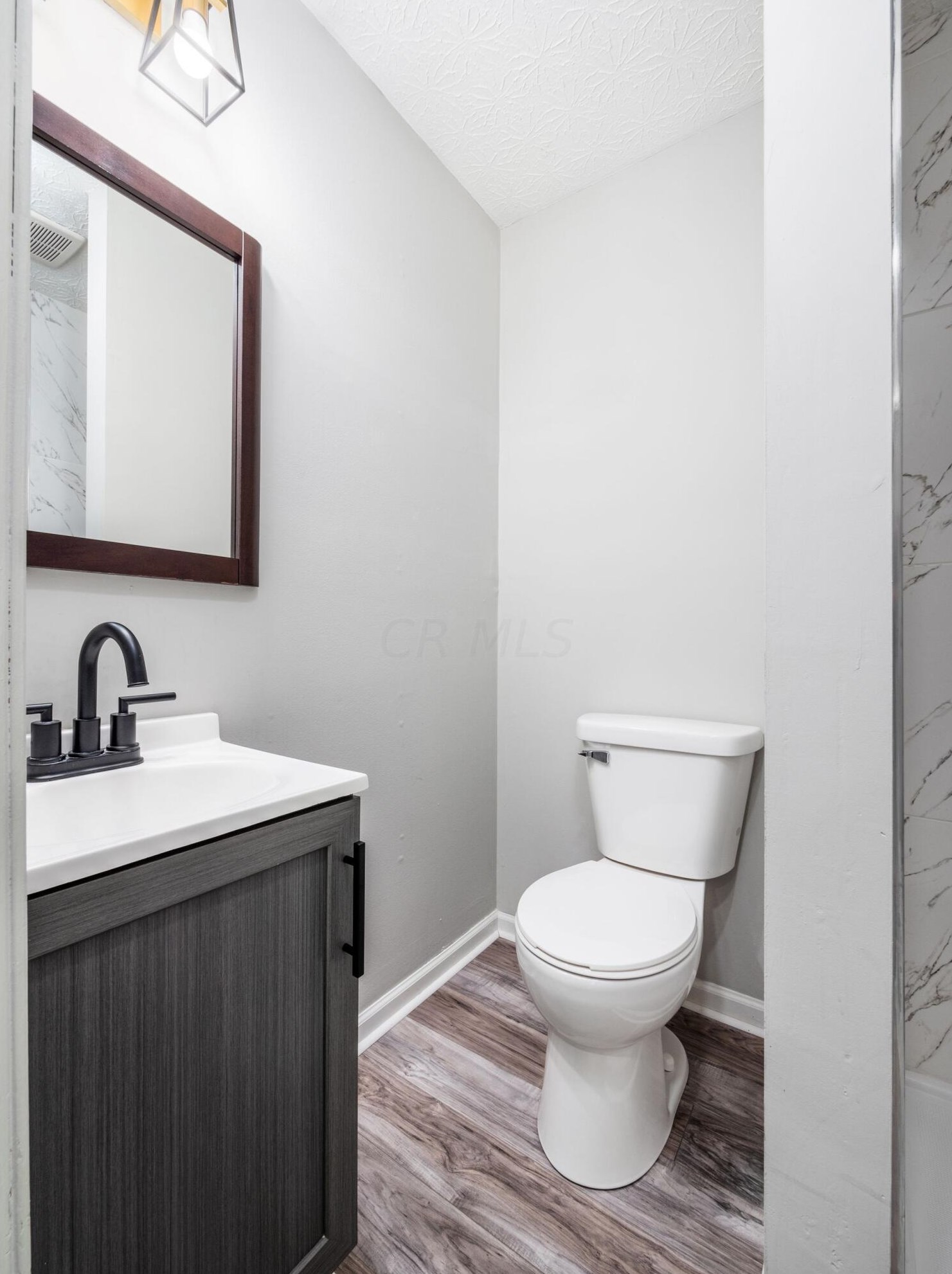 2452 Billingsley Rd, Columbus OH 43235-1922 exterior