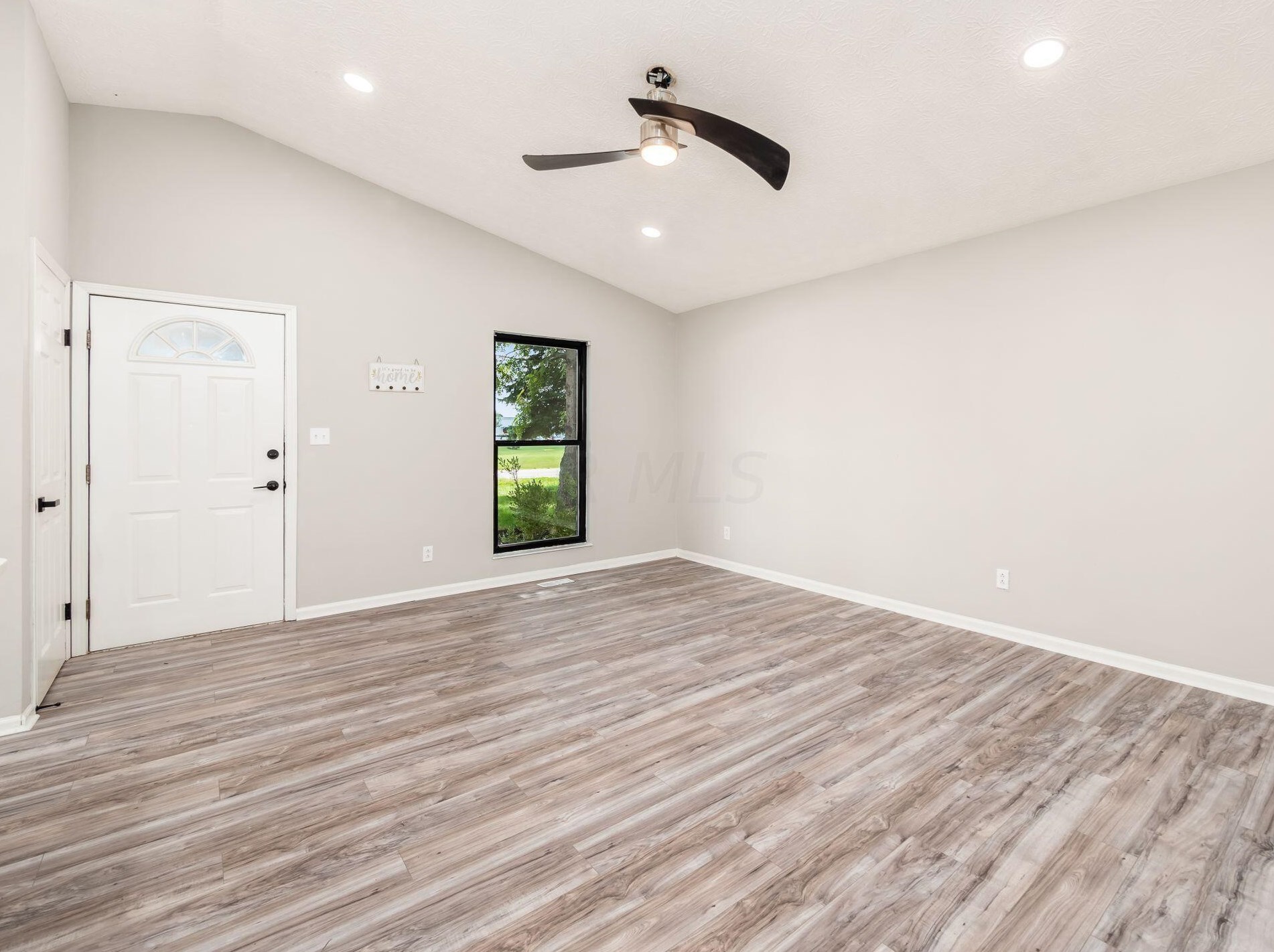 2452 Billingsley Rd, Columbus OH 43235-1922 exterior