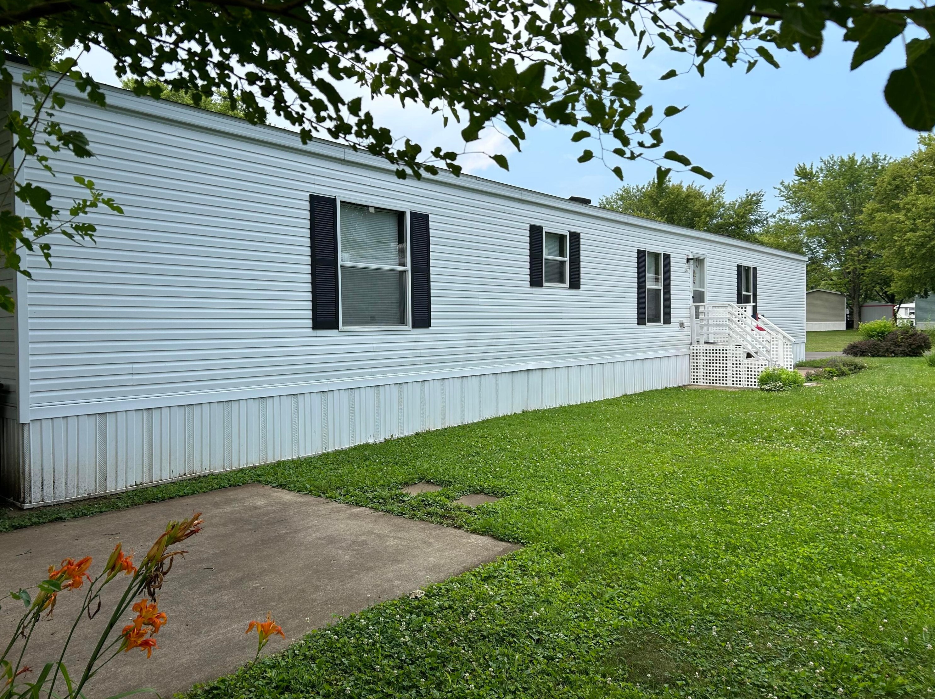 134 Tanglewood Ct, Ashville, OH 43103