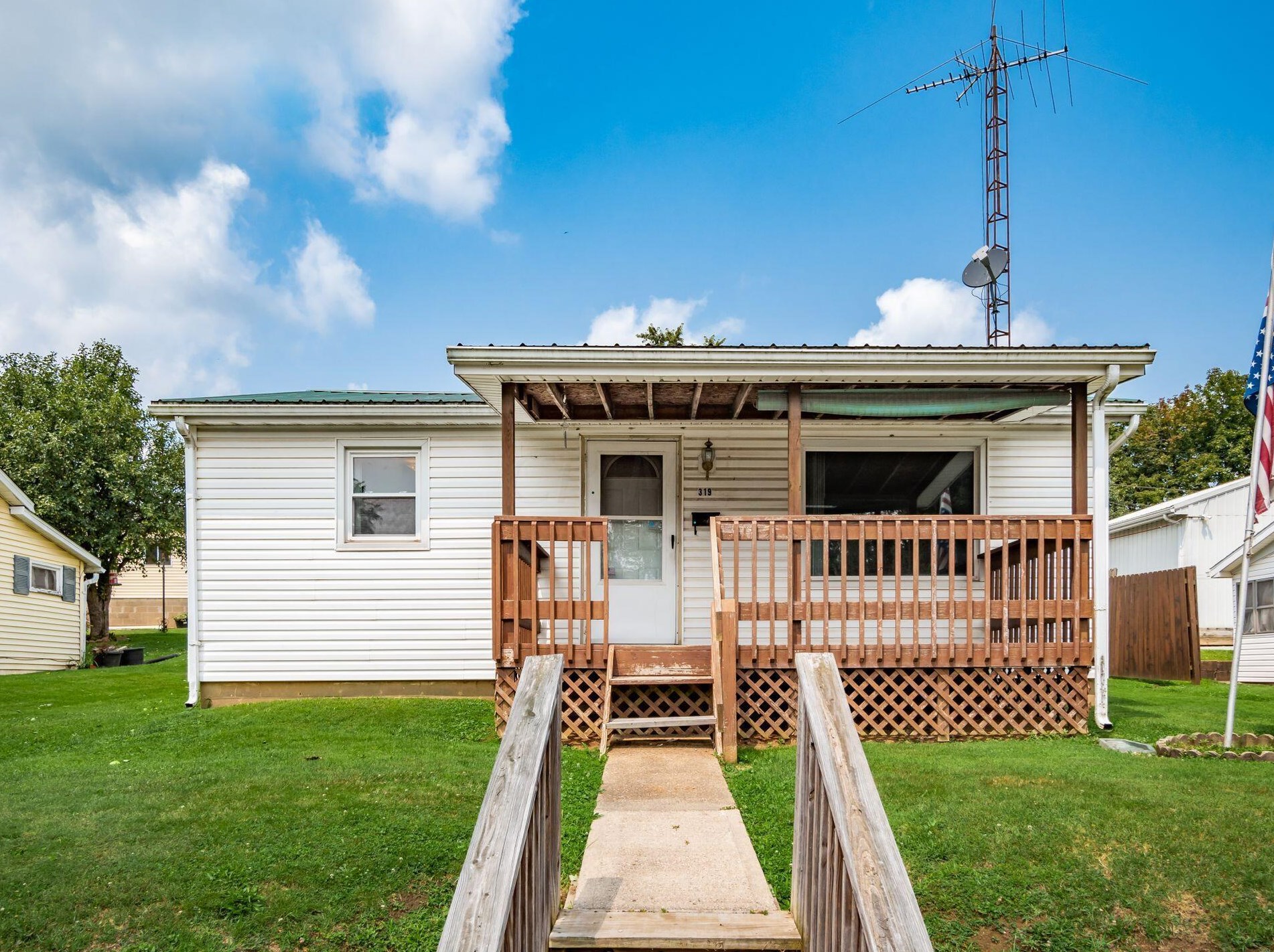 319 Whitehouse St, Crooksville, OH 43731