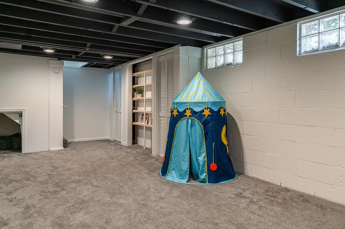 4408 Marland Dr, Columbus OH 43224-1923 exterior