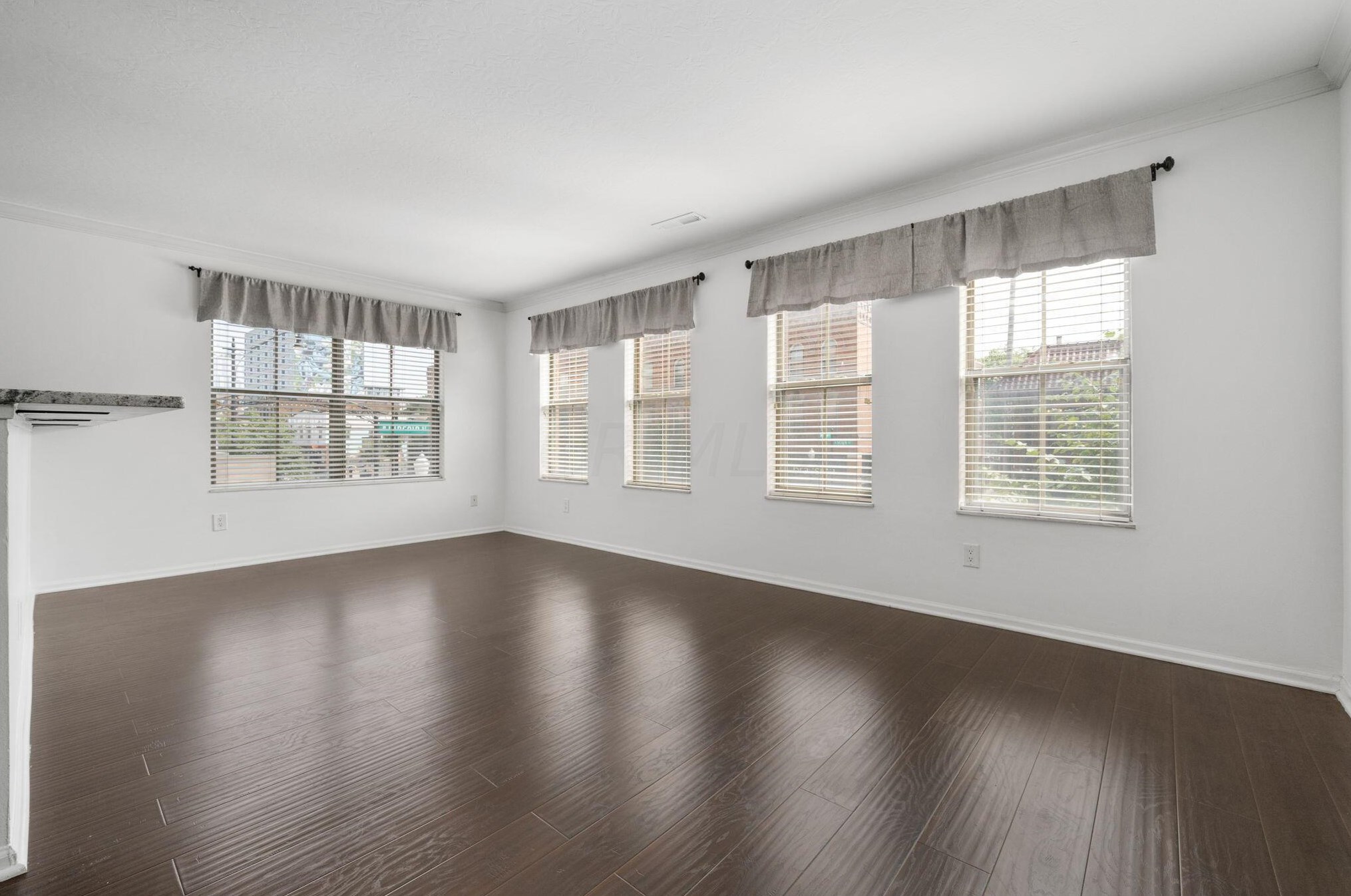 3 Lincoln St, Columbus OH  43215-1673 exterior