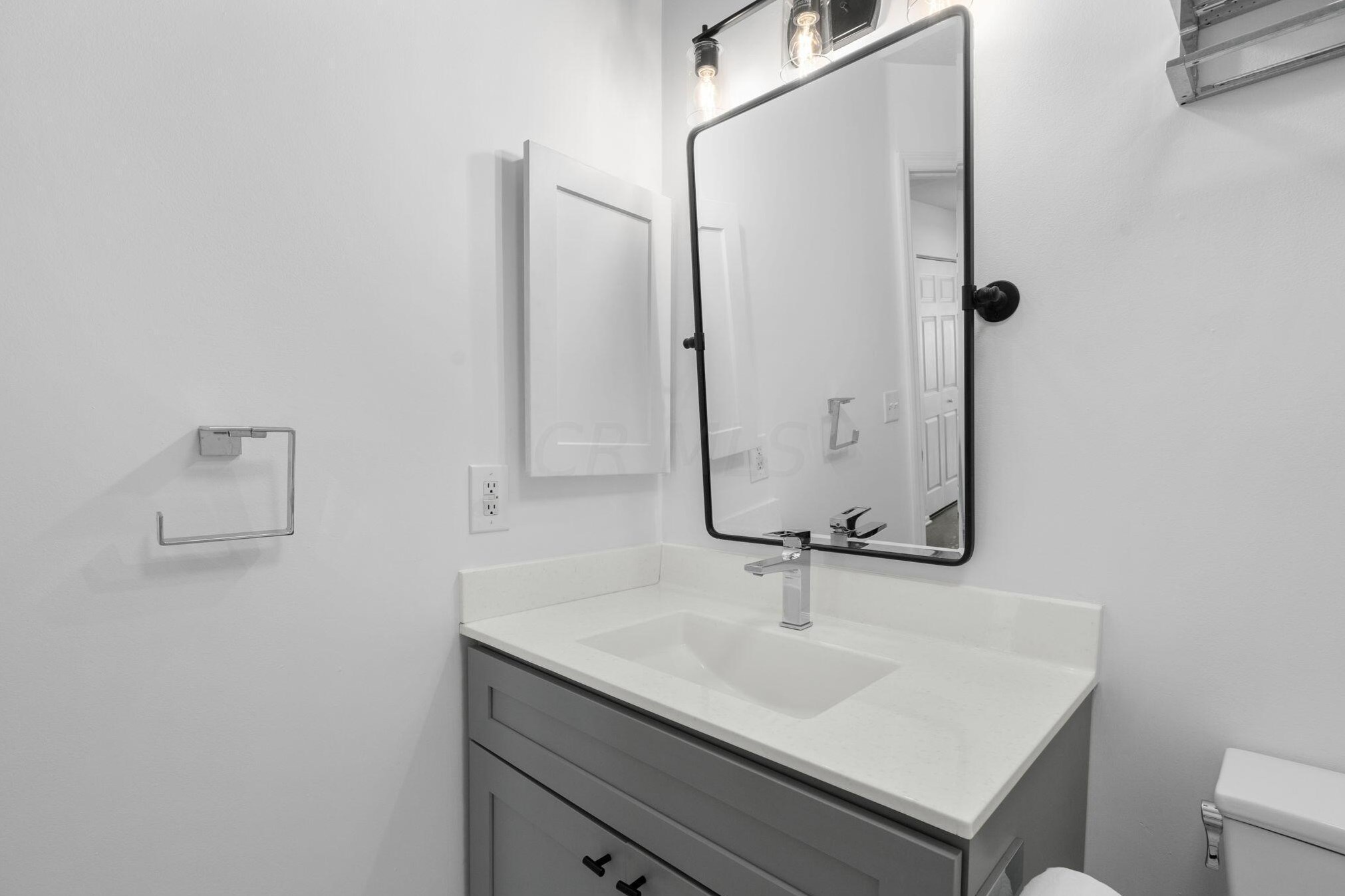 3 Lincoln St, Columbus OH  43215-1673 exterior