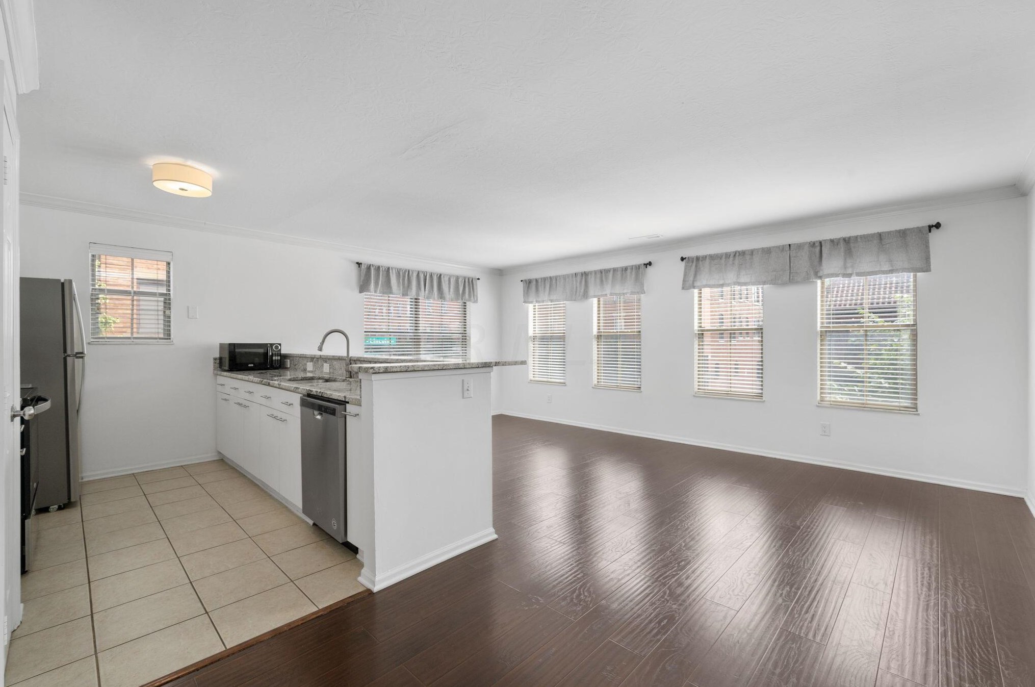 3 Lincoln St, Columbus OH  43215-1673 exterior