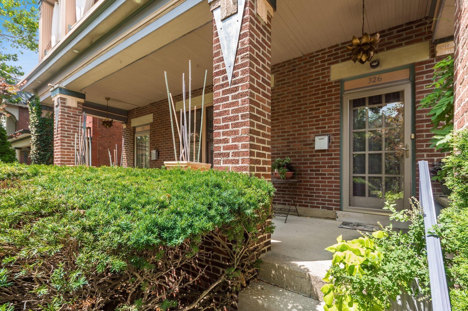 328 Hubbard Ave, Columbus OH  43215-1343 exterior