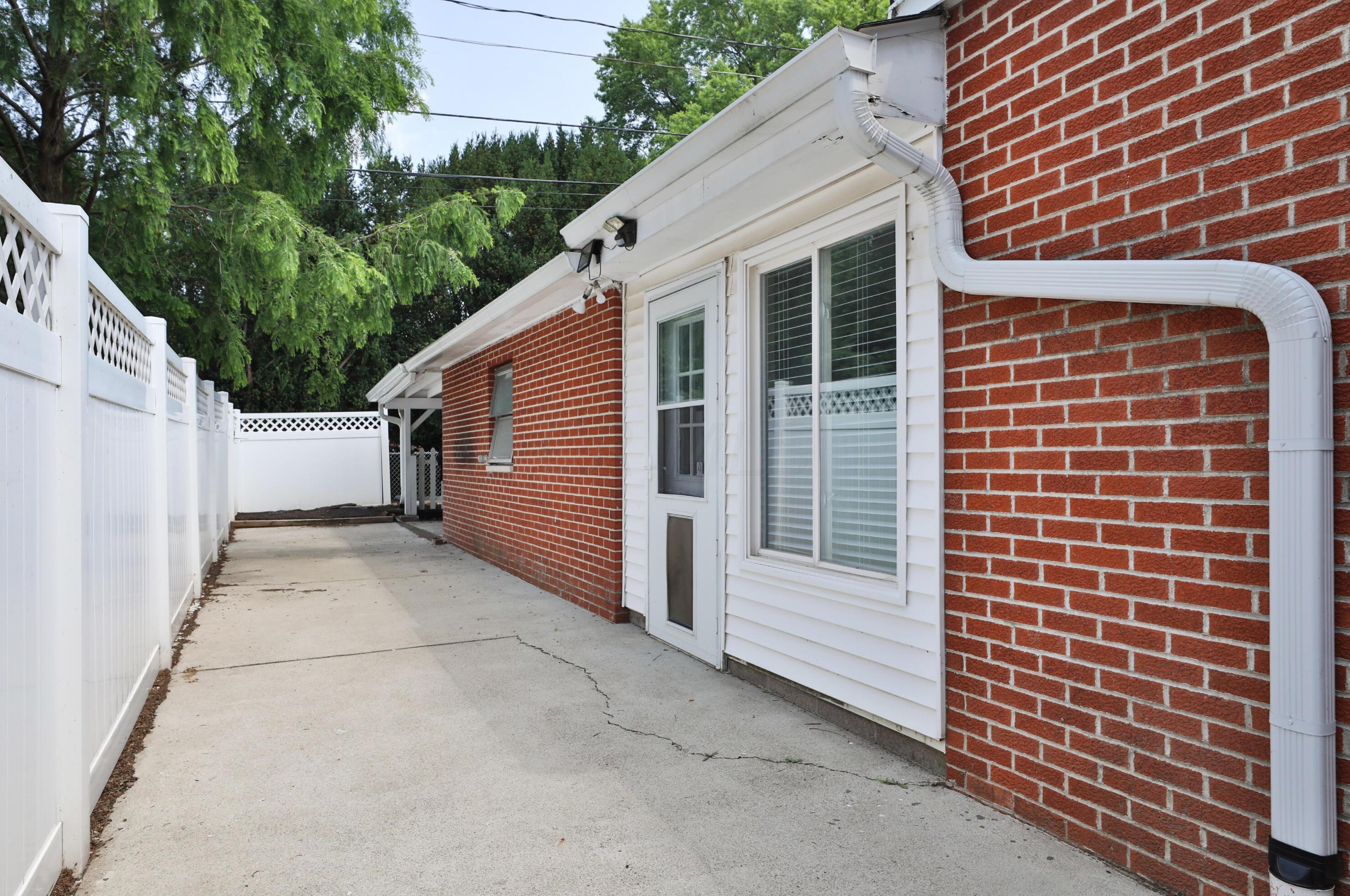 92 Ceramic Dr, Columbus OH 43214-3004 exterior