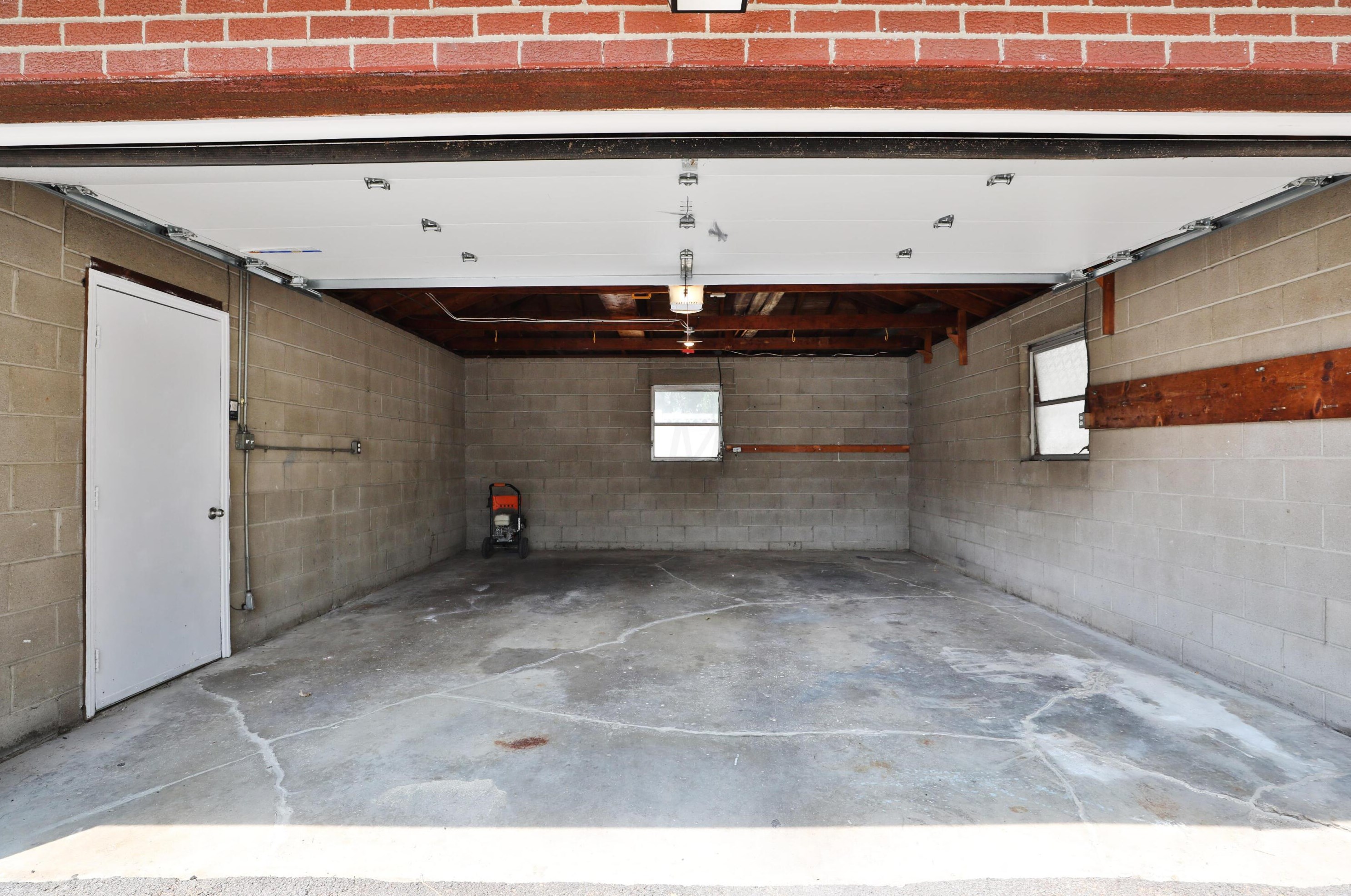 92 Ceramic Dr, Columbus OH 43214-3004 exterior