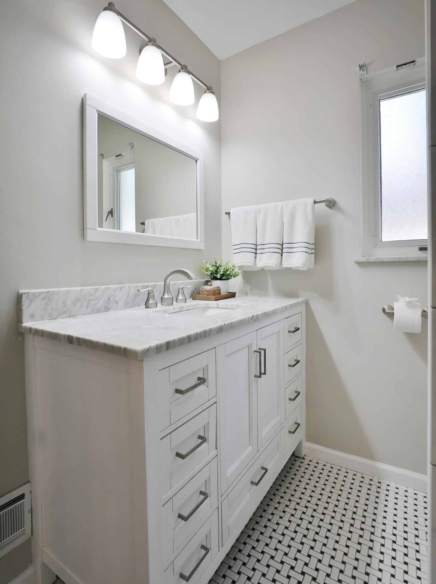 92 Ceramic Dr, Columbus OH 43214-3004 exterior