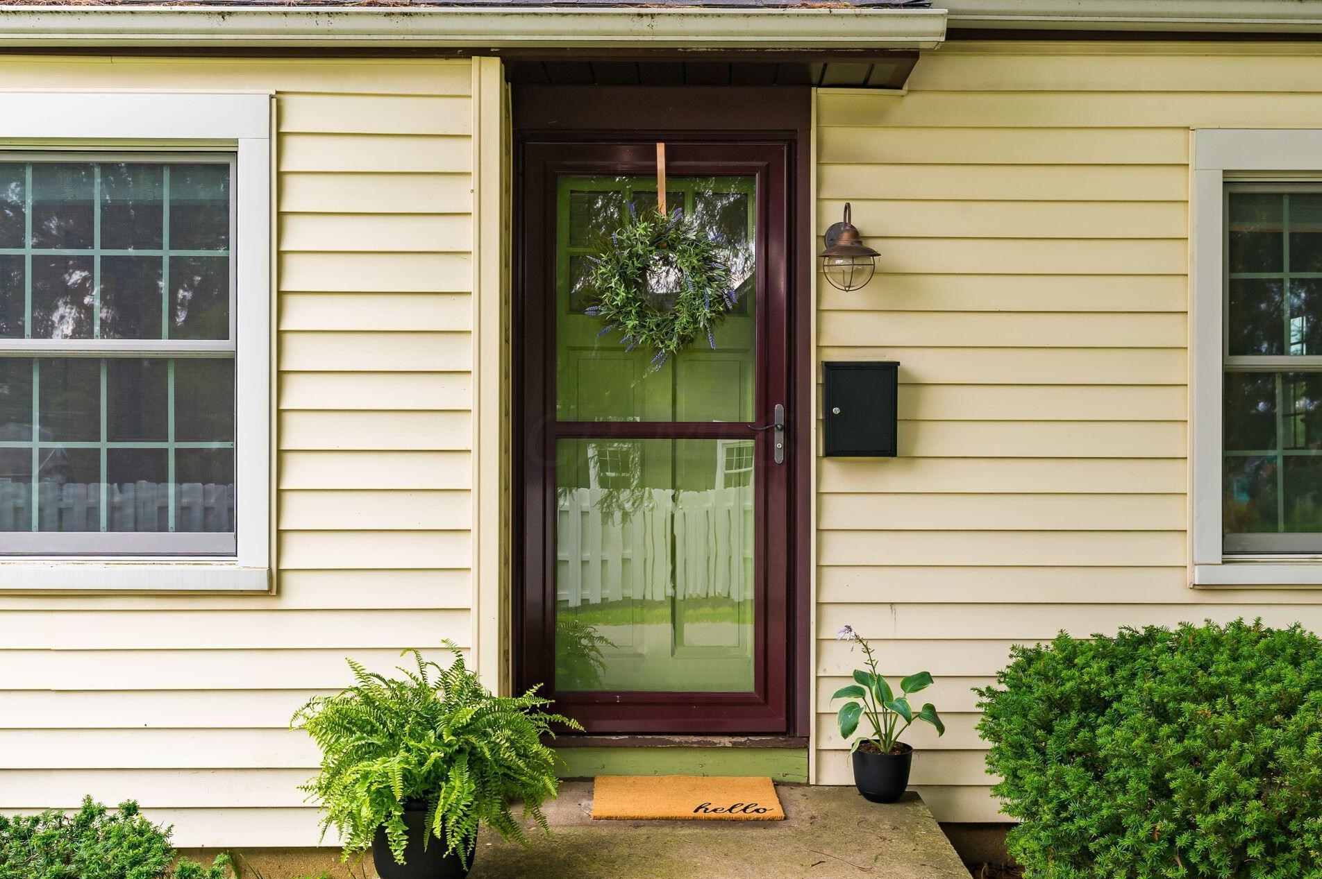 102 Jeffrey Pl, Columbus, OH 43214-1704