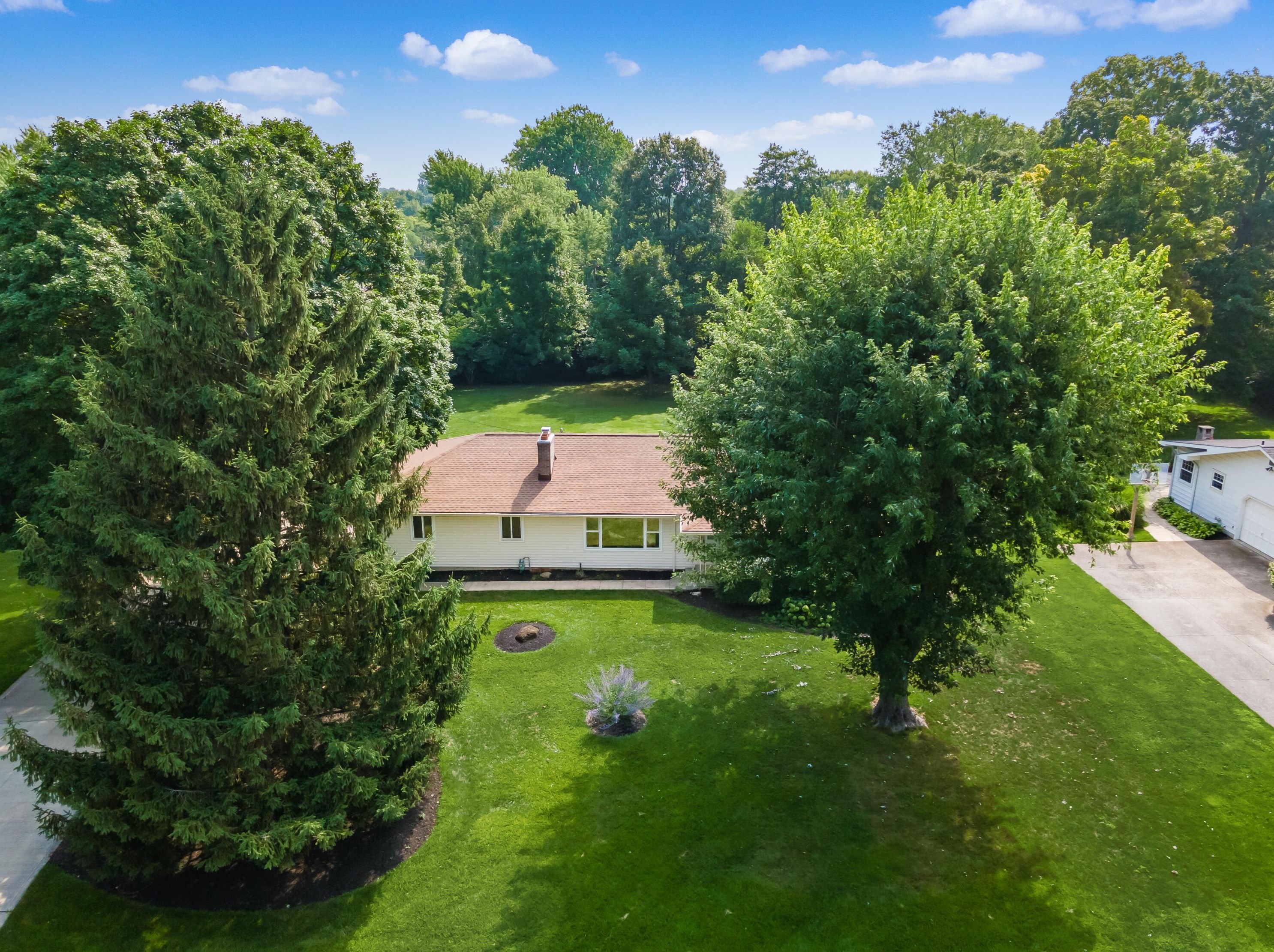 1486 Hickory Run Dr, Columbus OH 43204-1517 exterior