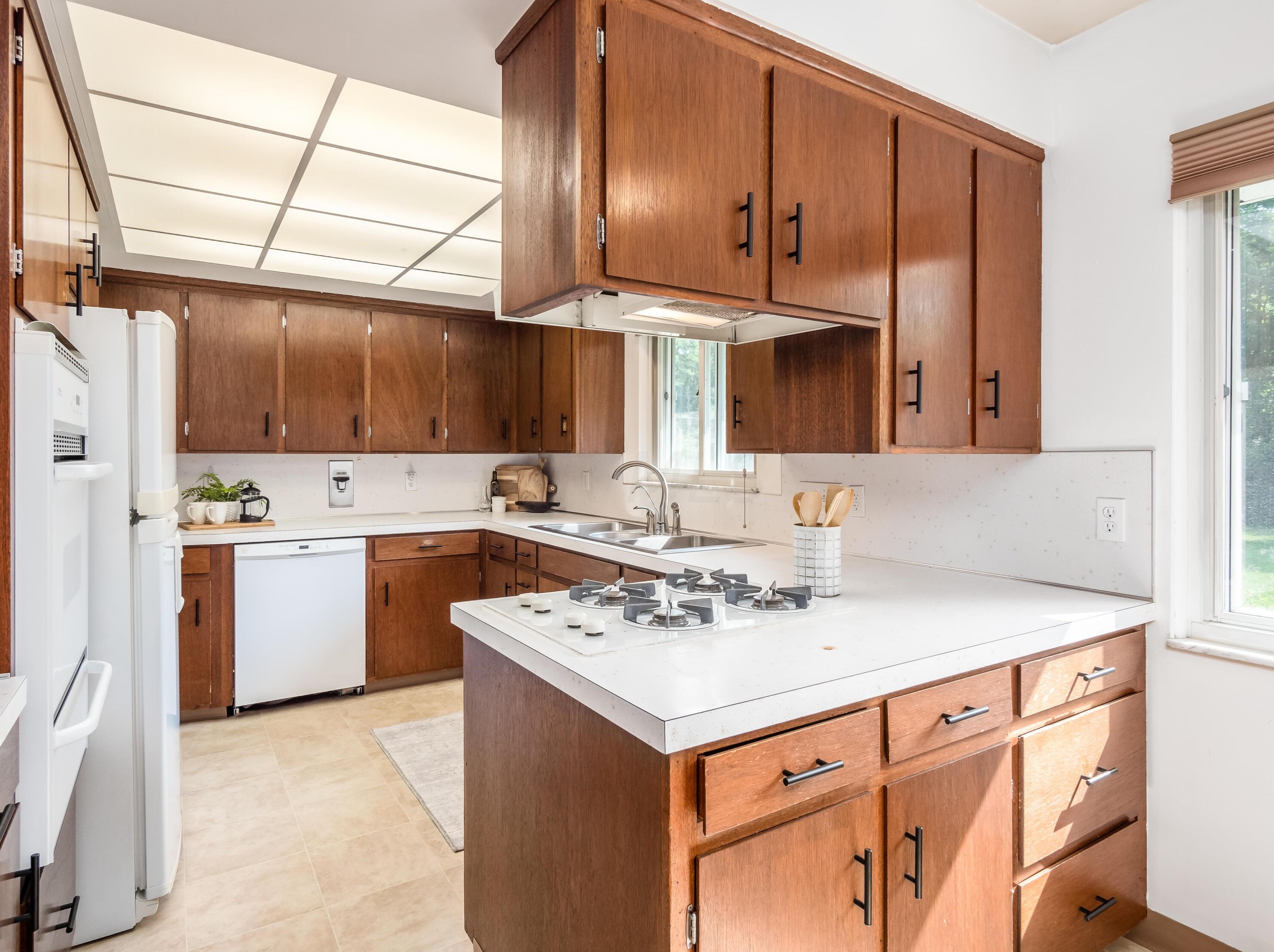 1486 Hickory Run Dr, Columbus OH 43204-1517 exterior